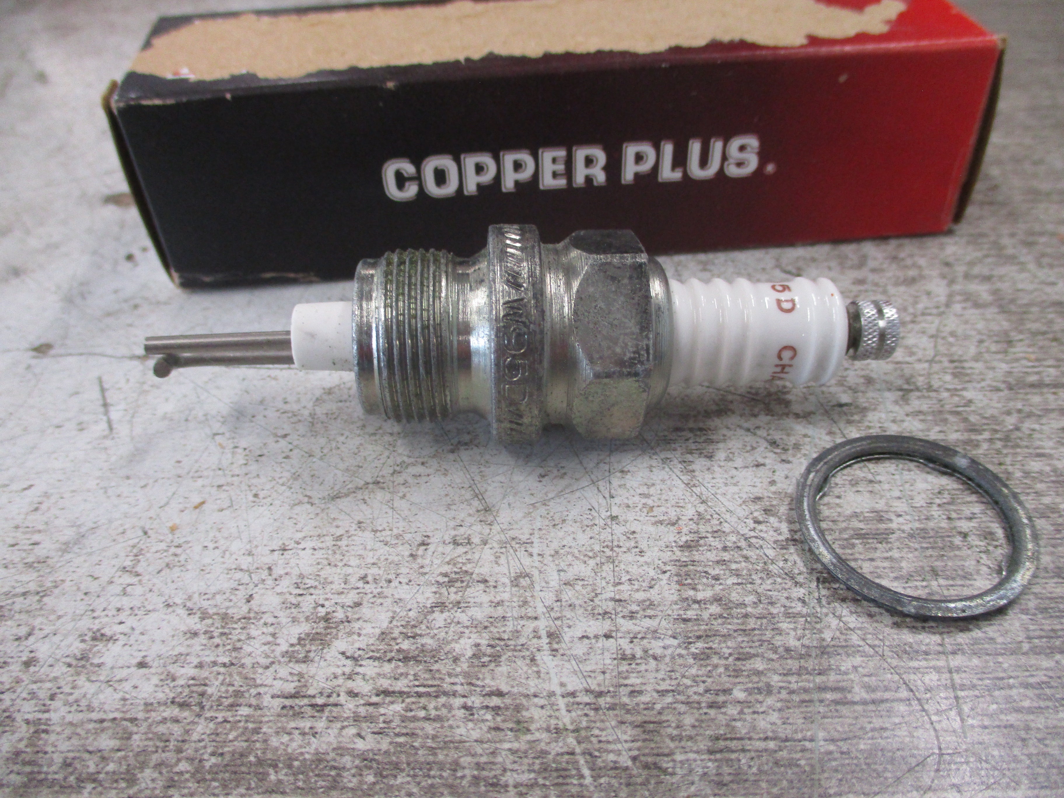 Champion Spark Plug 562 W95D New Surplus