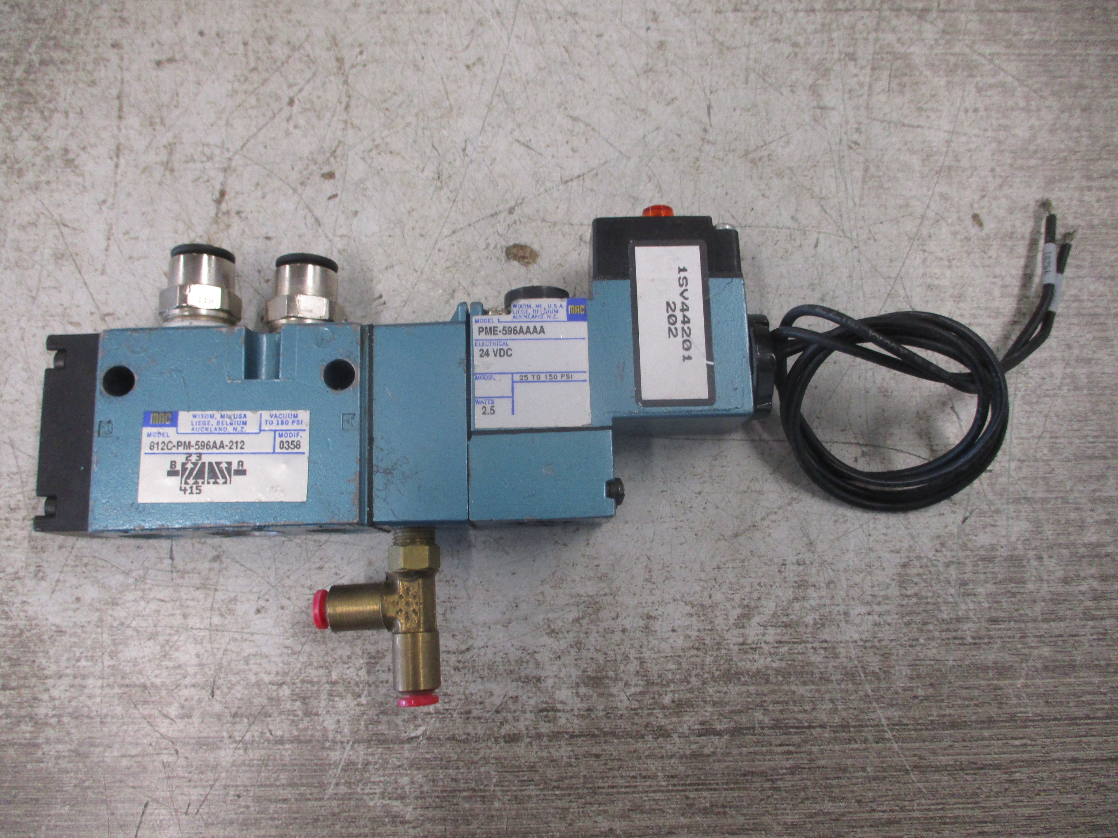 MAC Solenoid Valve 812C-PM-596AA-212 VAC-150 PSI Used