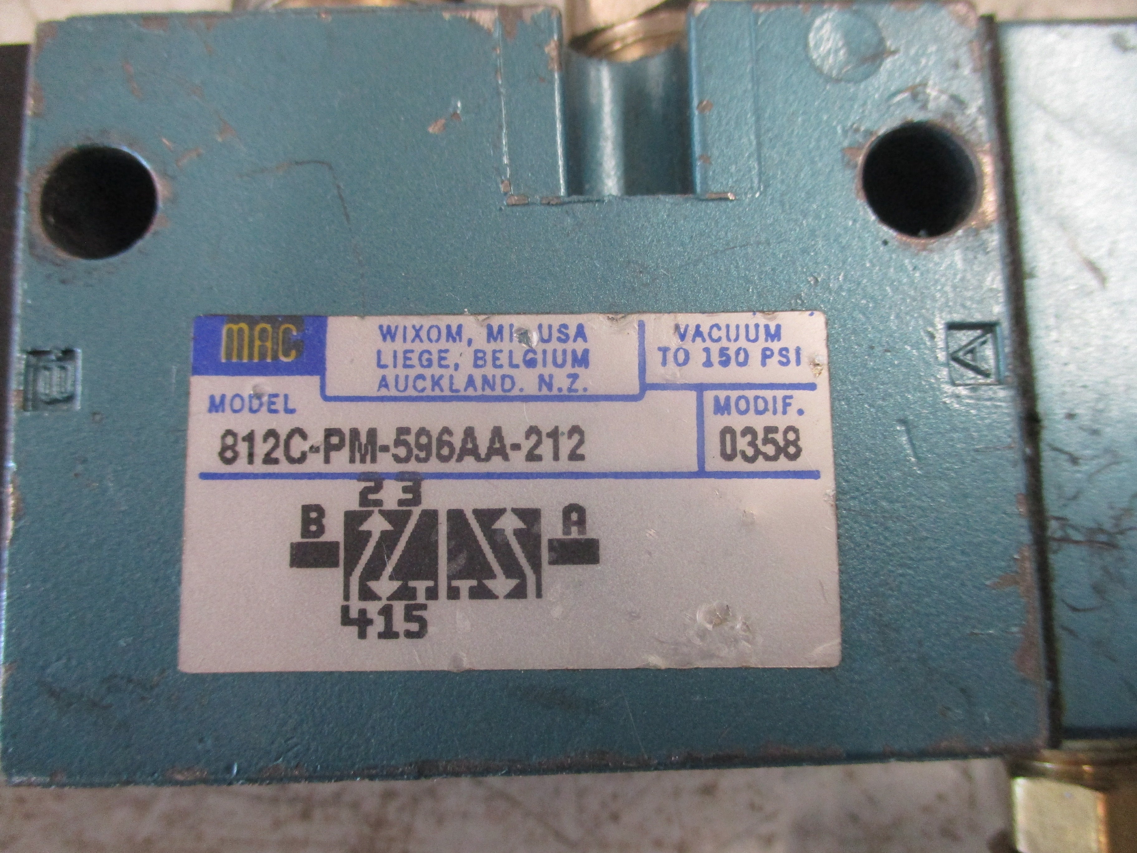 MAC Solenoid Valve 812C-PM-596AA-212 VAC-150 PSI Used