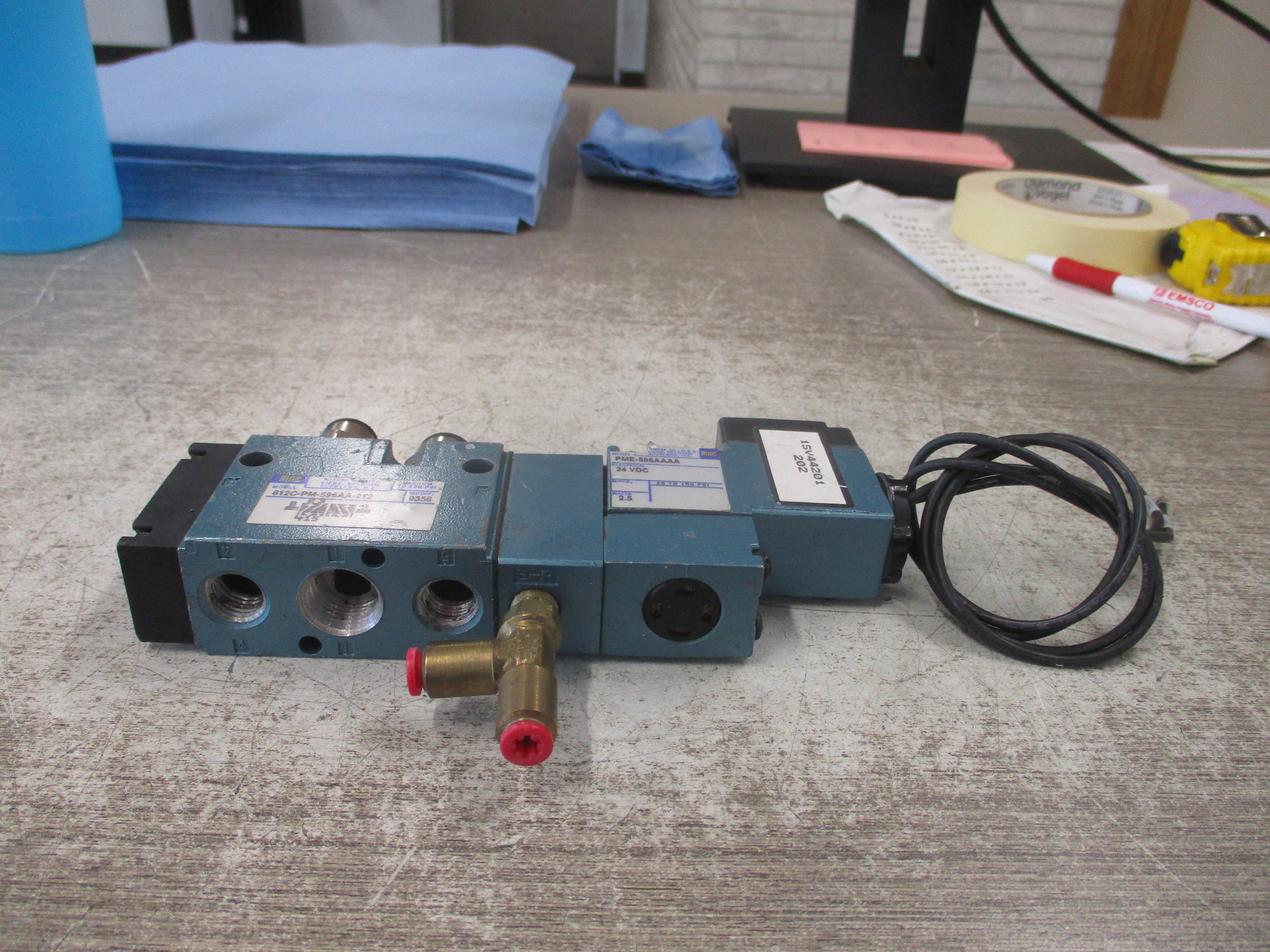 MAC Solenoid Valve 812C-PM-596AA-212 VAC-150 PSI Used