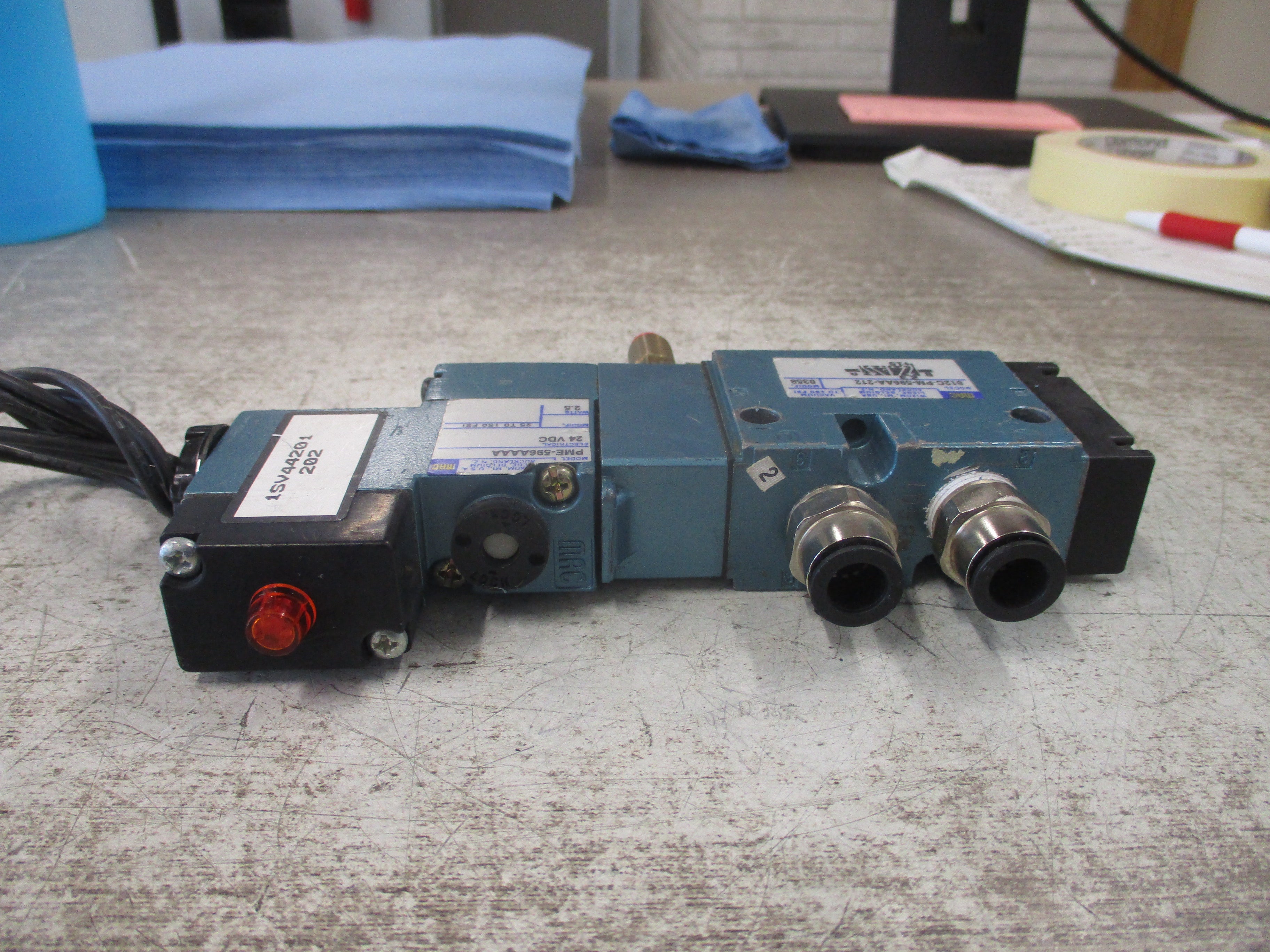 MAC Solenoid Valve 812C-PM-596AA-212 VAC-150 PSI Used