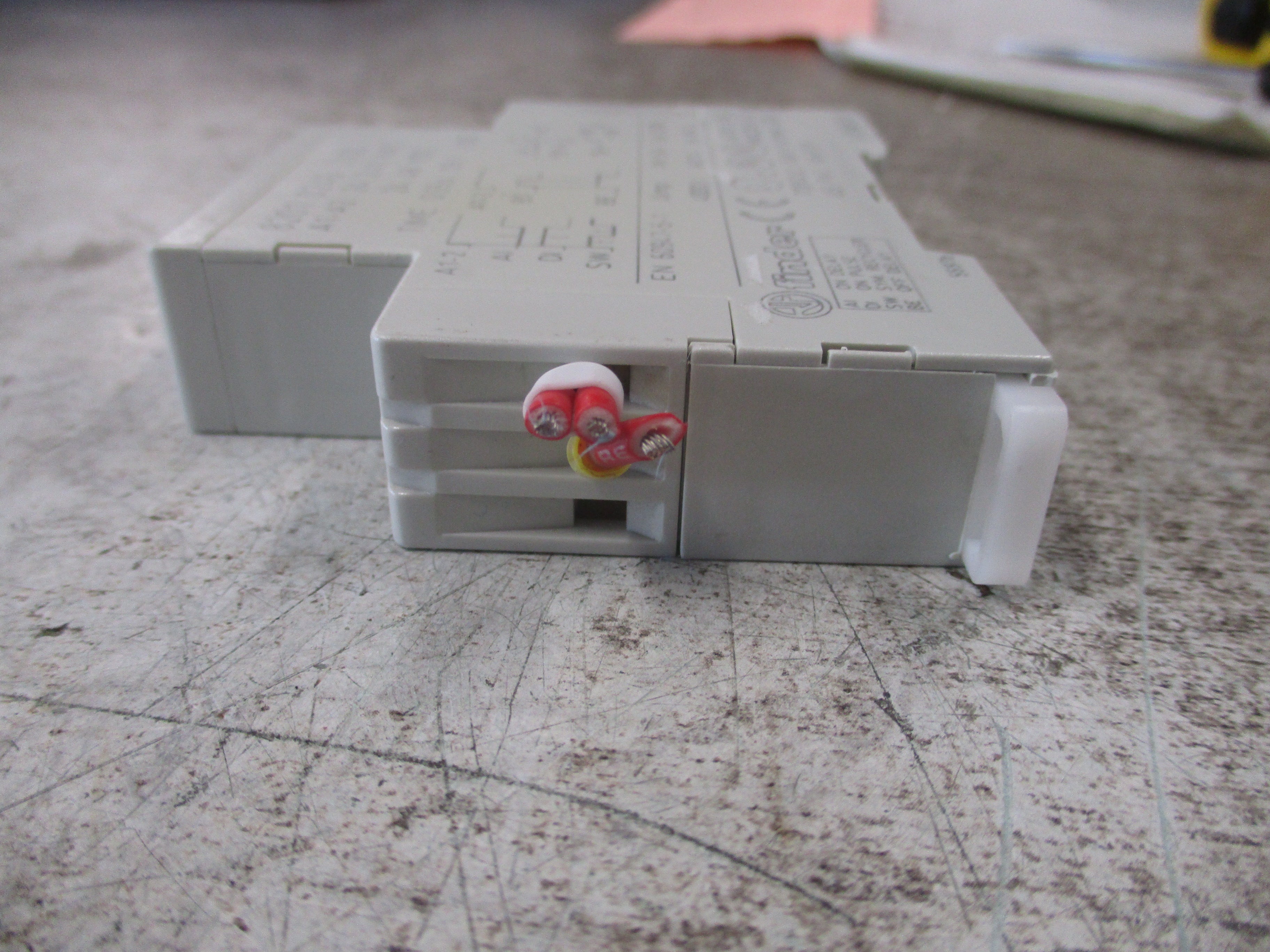 Finder Time Delay Relay 8201 0240 0000 Time: 0.05s-10h *Chipped Base* Used