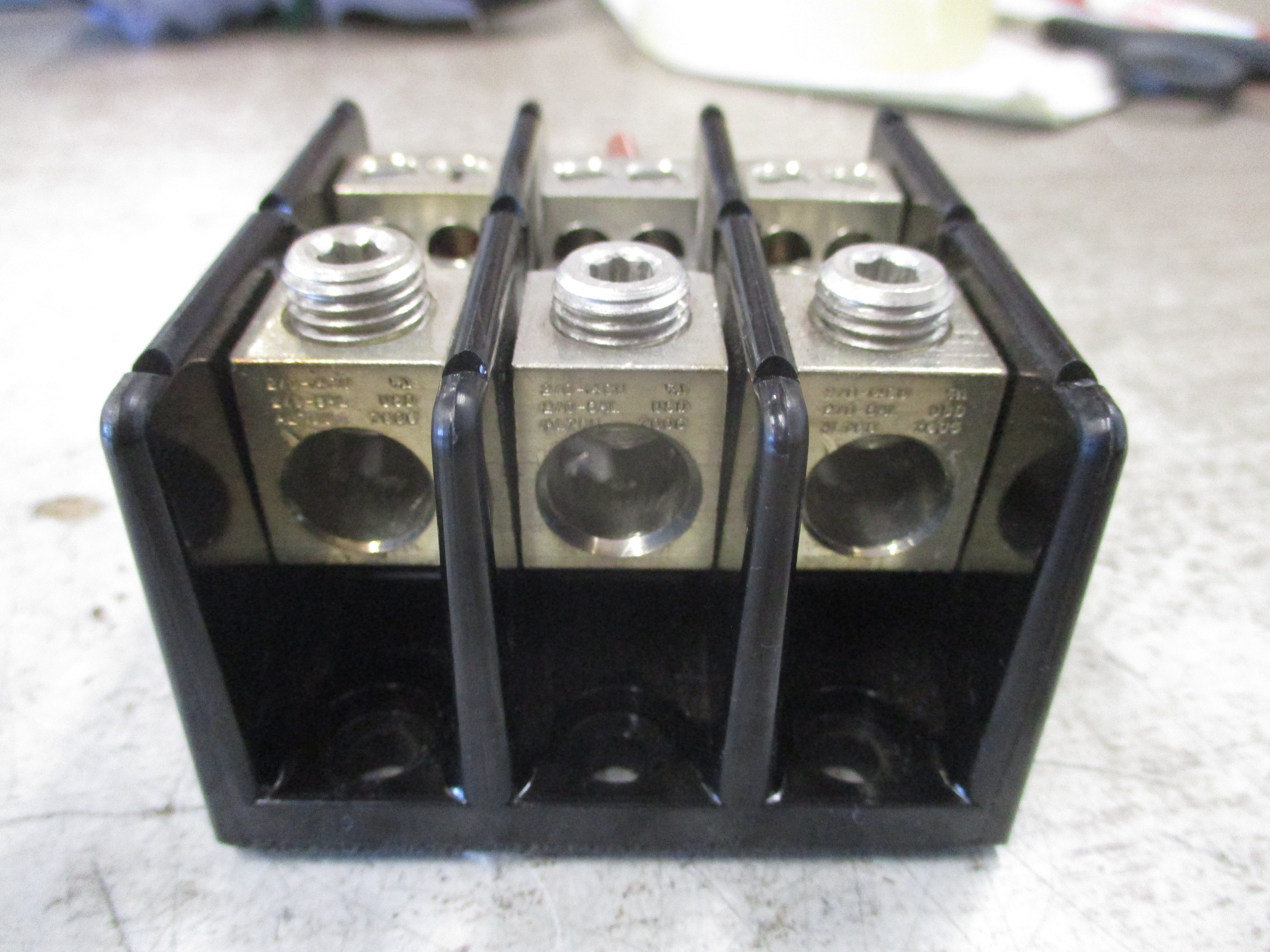 Cooper Bussmann Power Distribution Block 16220-3 175A 600V 3P Line: 2/0-14