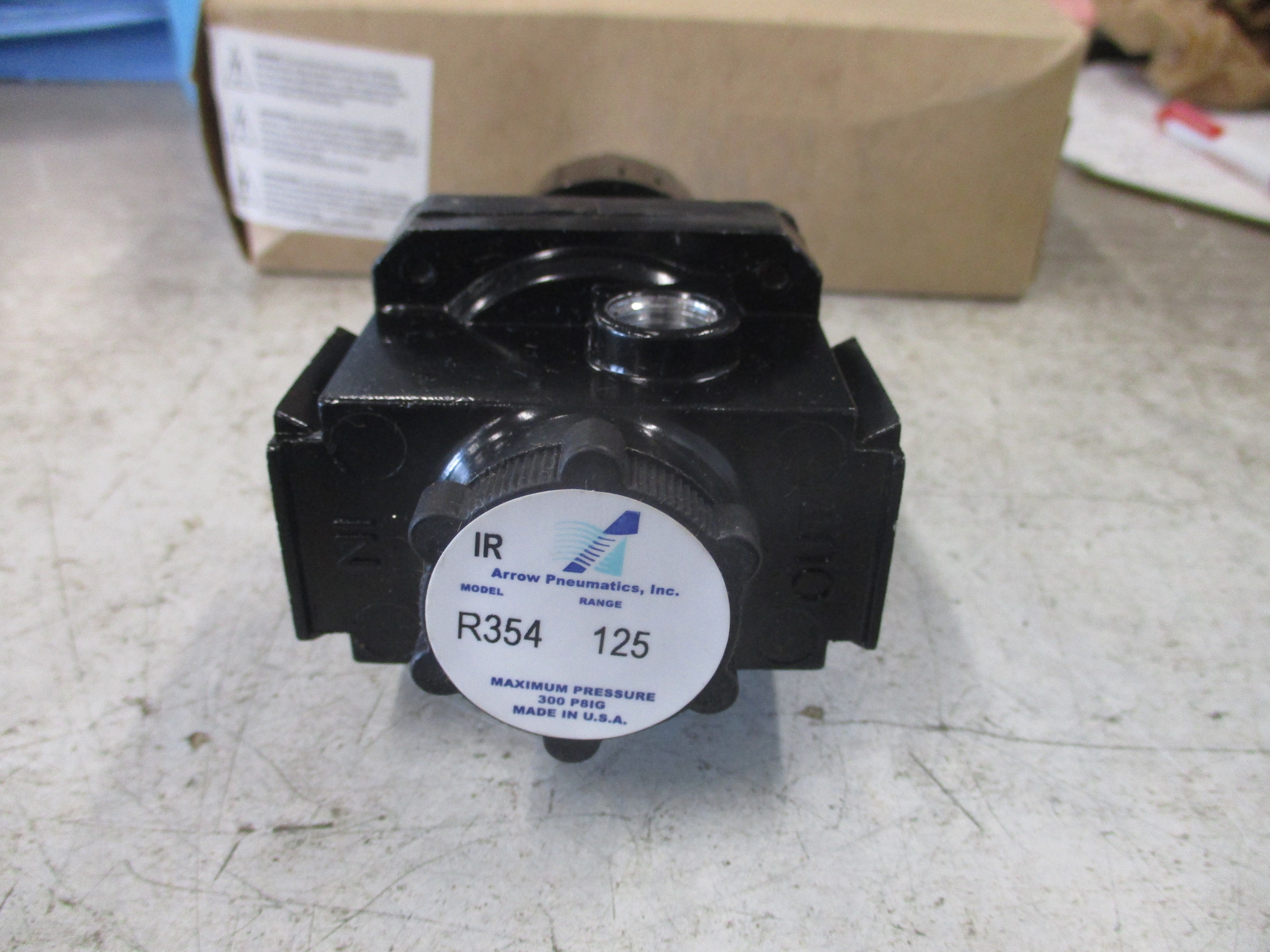 Arrow pneumatics Regulator R354 1/2" *Missing Plug & Cover* New Surplus