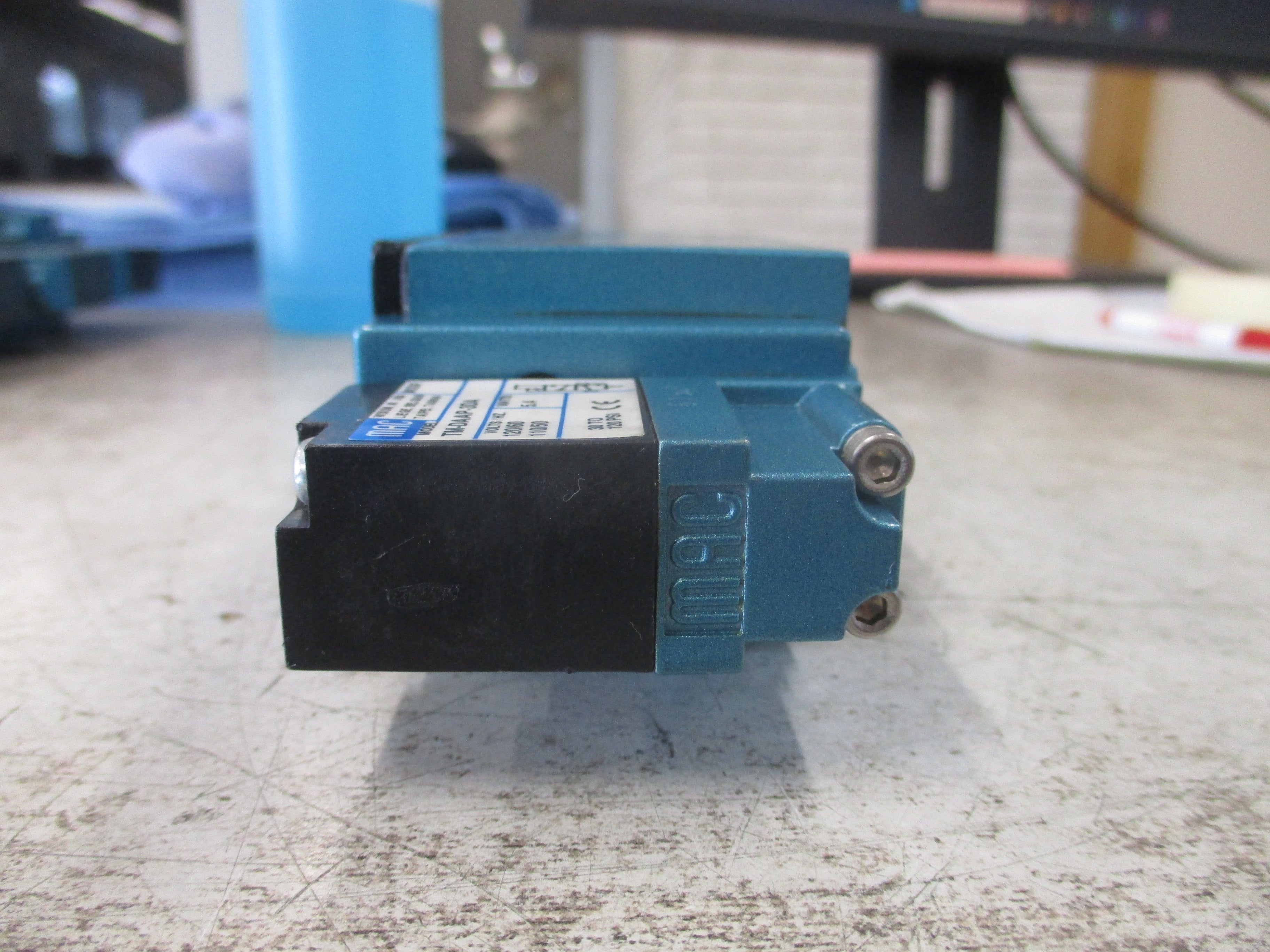 MAC Solenoid Valve 82A-BC-000-TM-DAAP-3DA VAC-150PSI Used