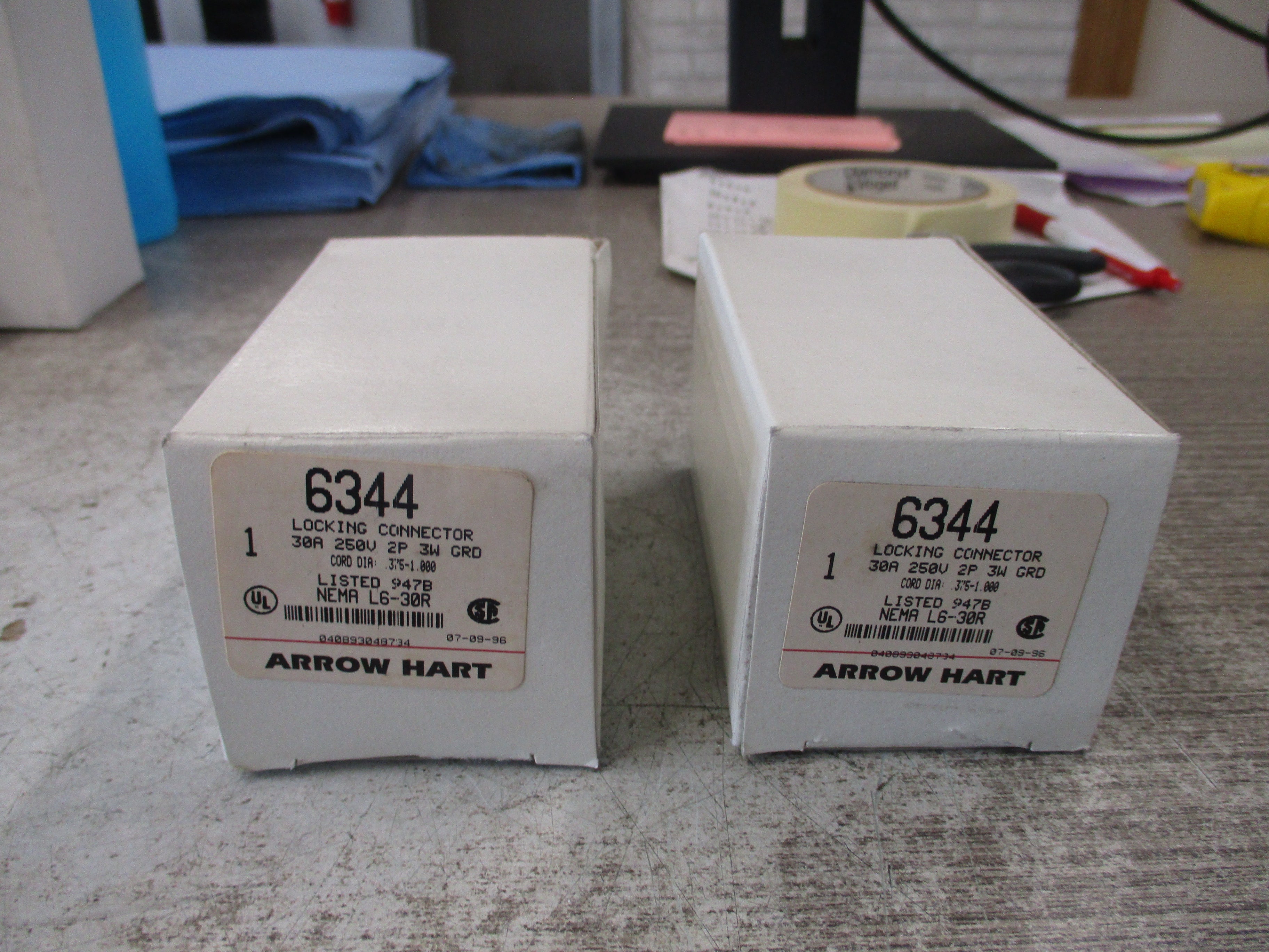 Arrow Hart Locking Connector 6344 30A 250V 2P 3W Nema L6-30R *Lot of 2*