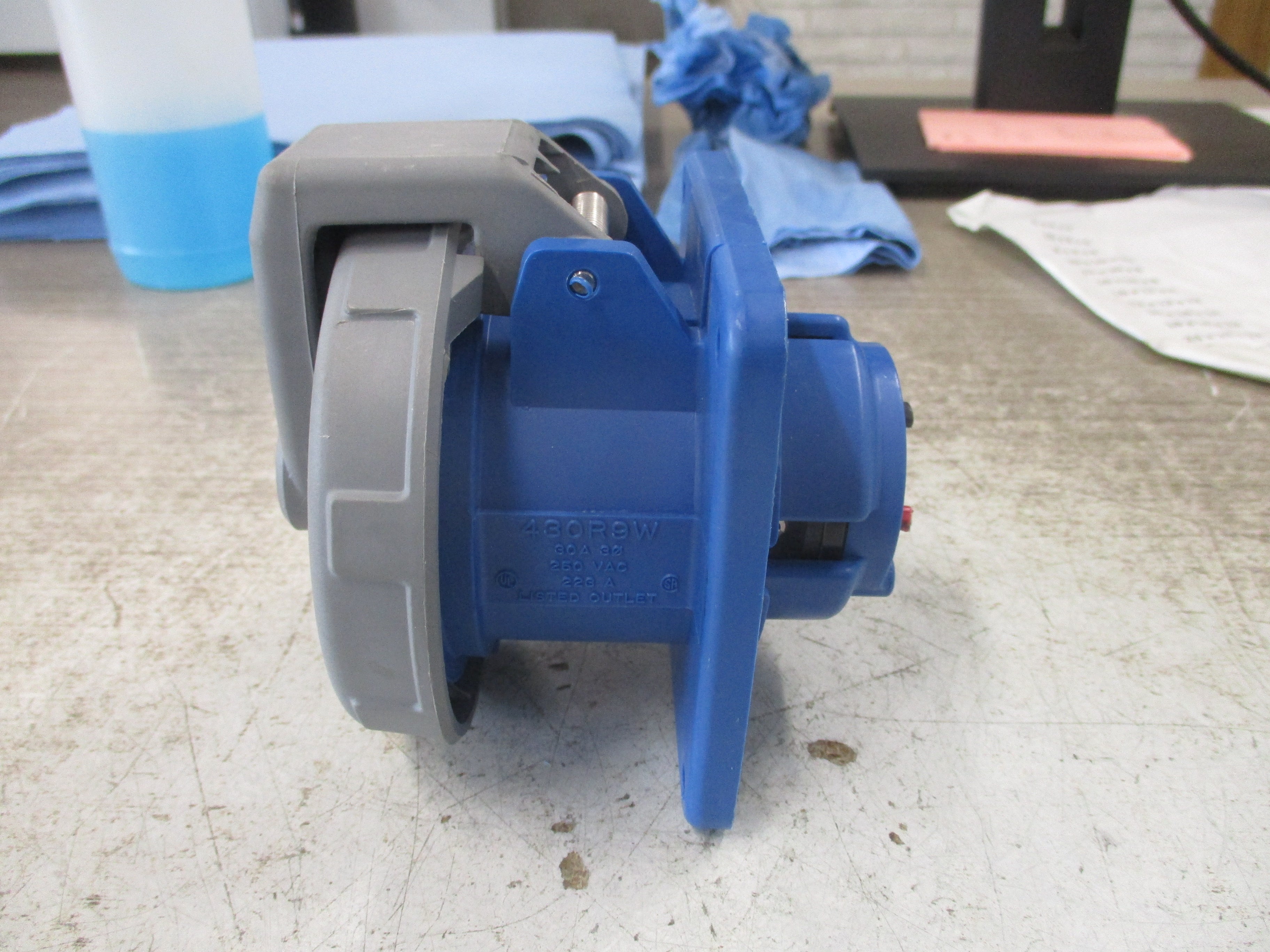 Hubbell Receptacle 430R9W 30A 250V 3Ph Used