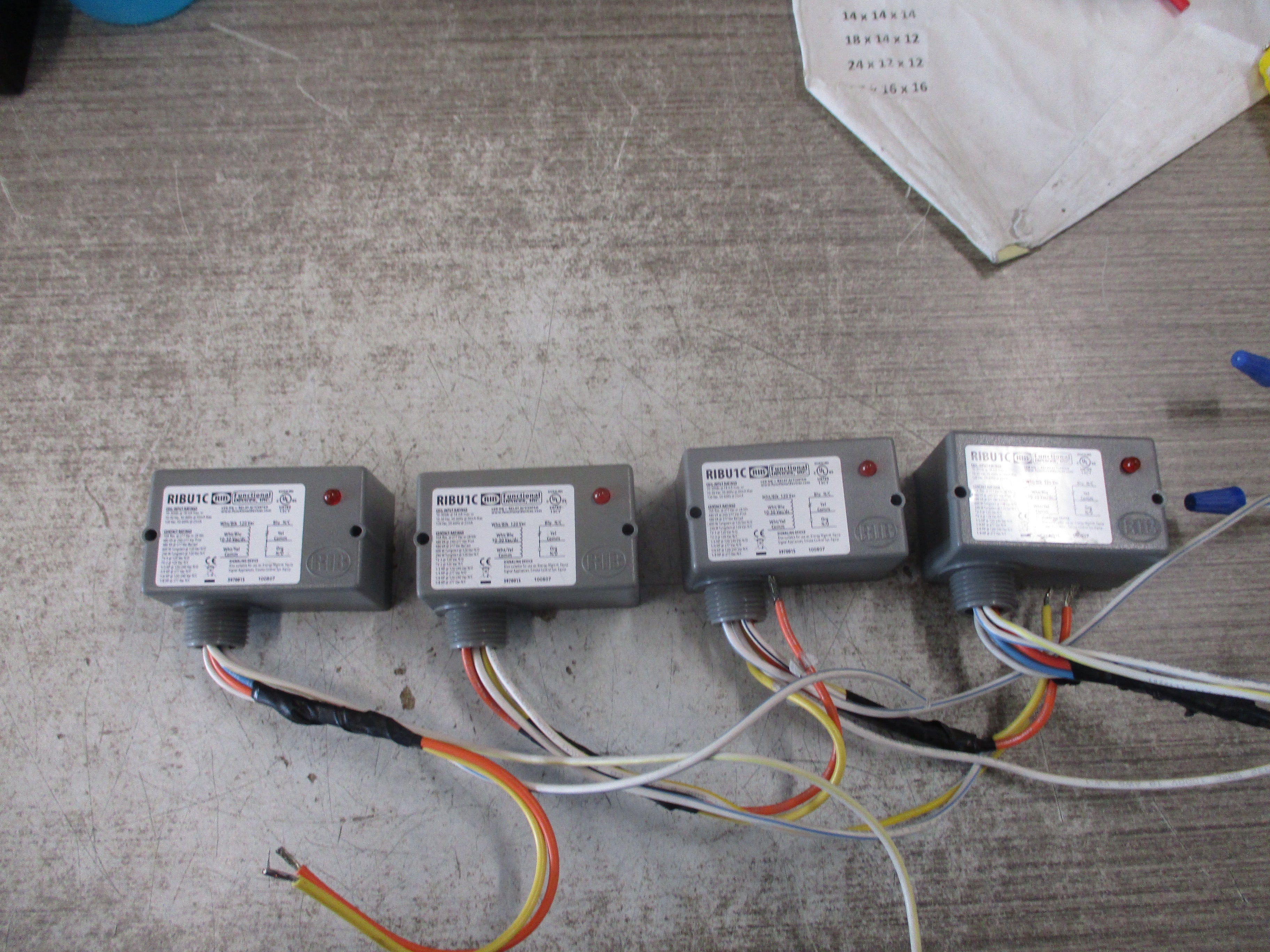 Functional devices, Inc. RIB Relay RIBU1C 120VAC 10-30V AC/DC *Lot of 4* Used