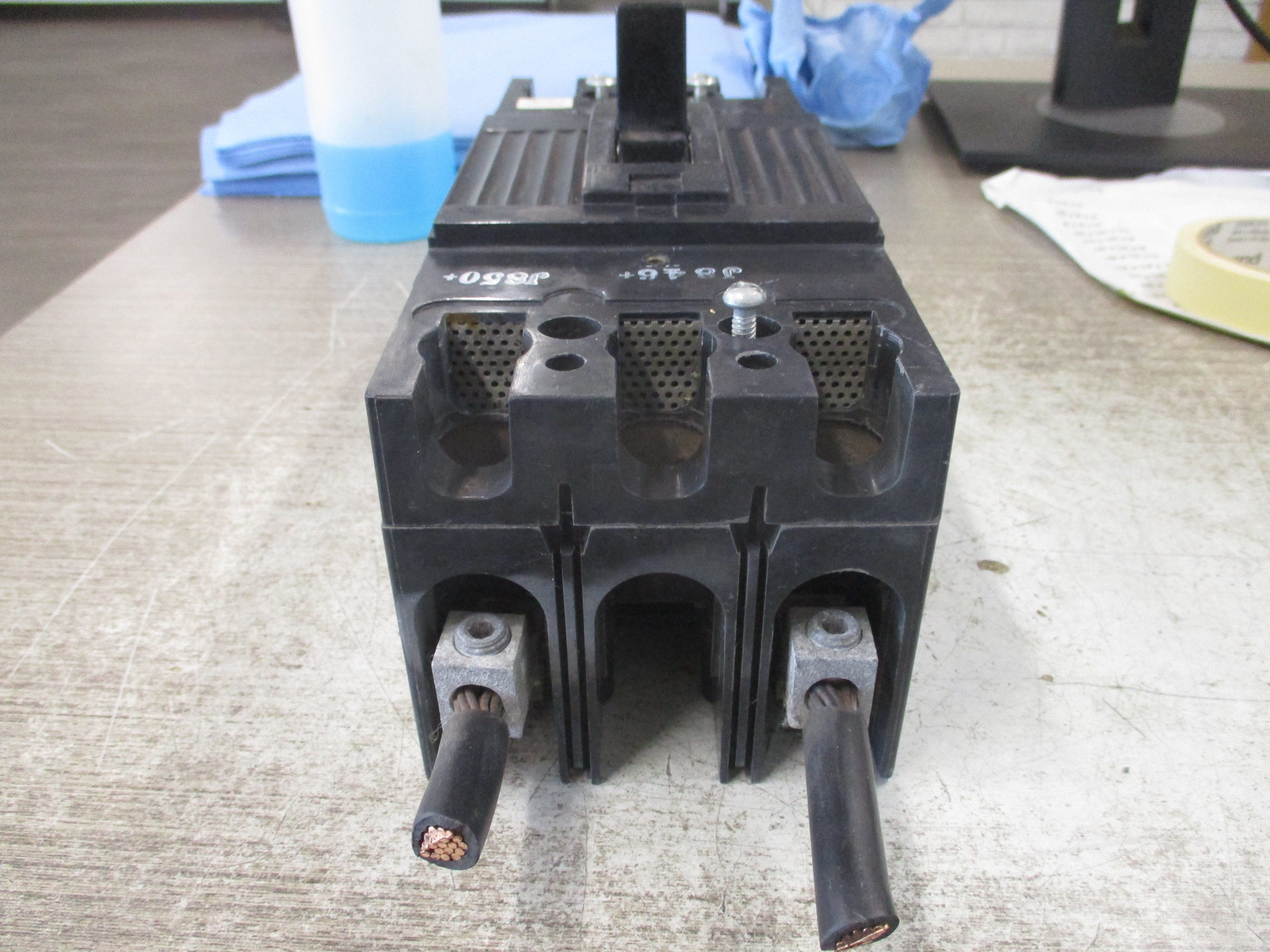 GE Circuit Breaker TFJ224100 100A 480V 2P (3) Mounting Screws Used