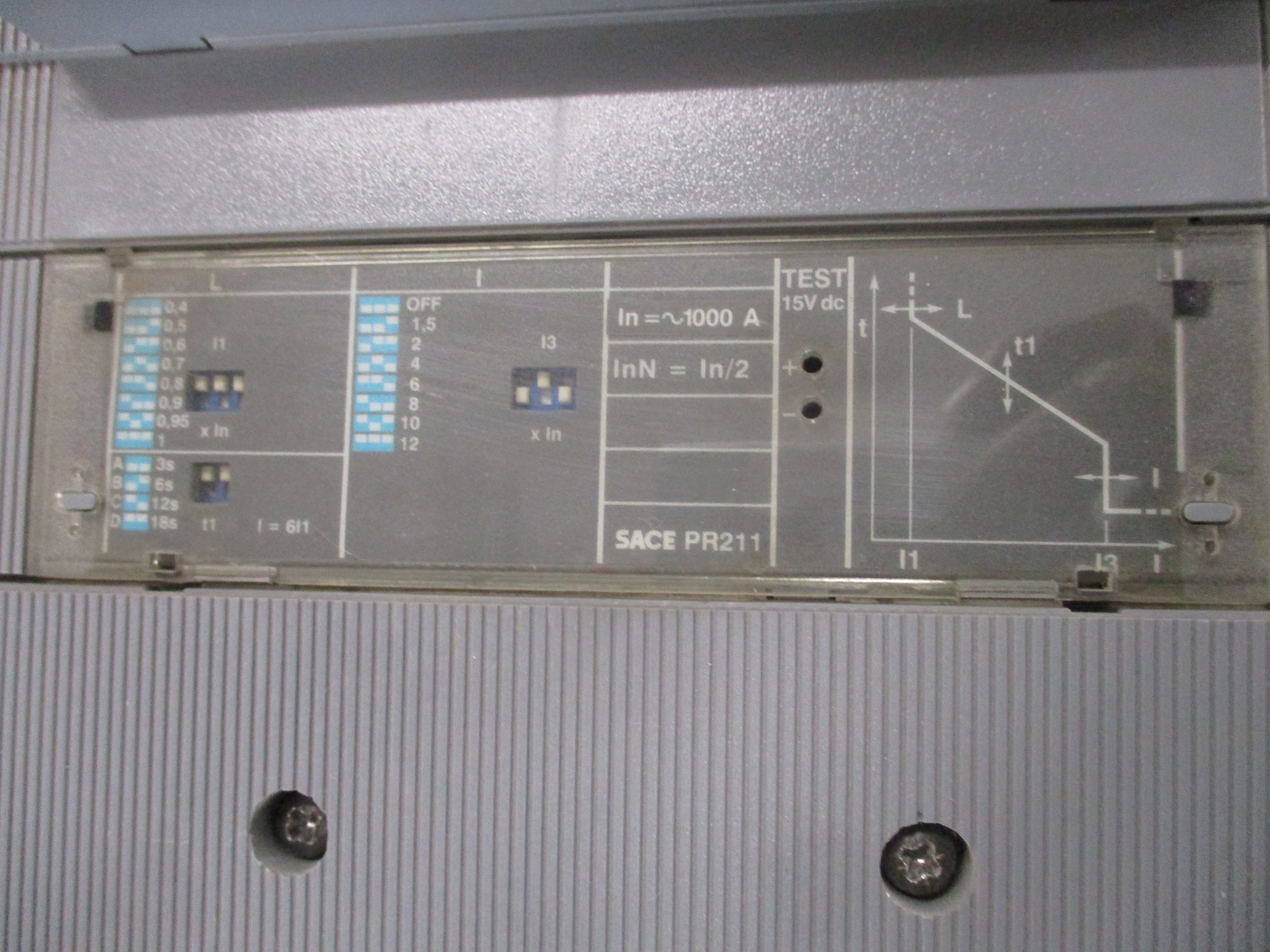 ABB SACE S7 Circuit Breaker S7H PR211 1000A 600V 3P Shunt Trip Aux. Switch Used