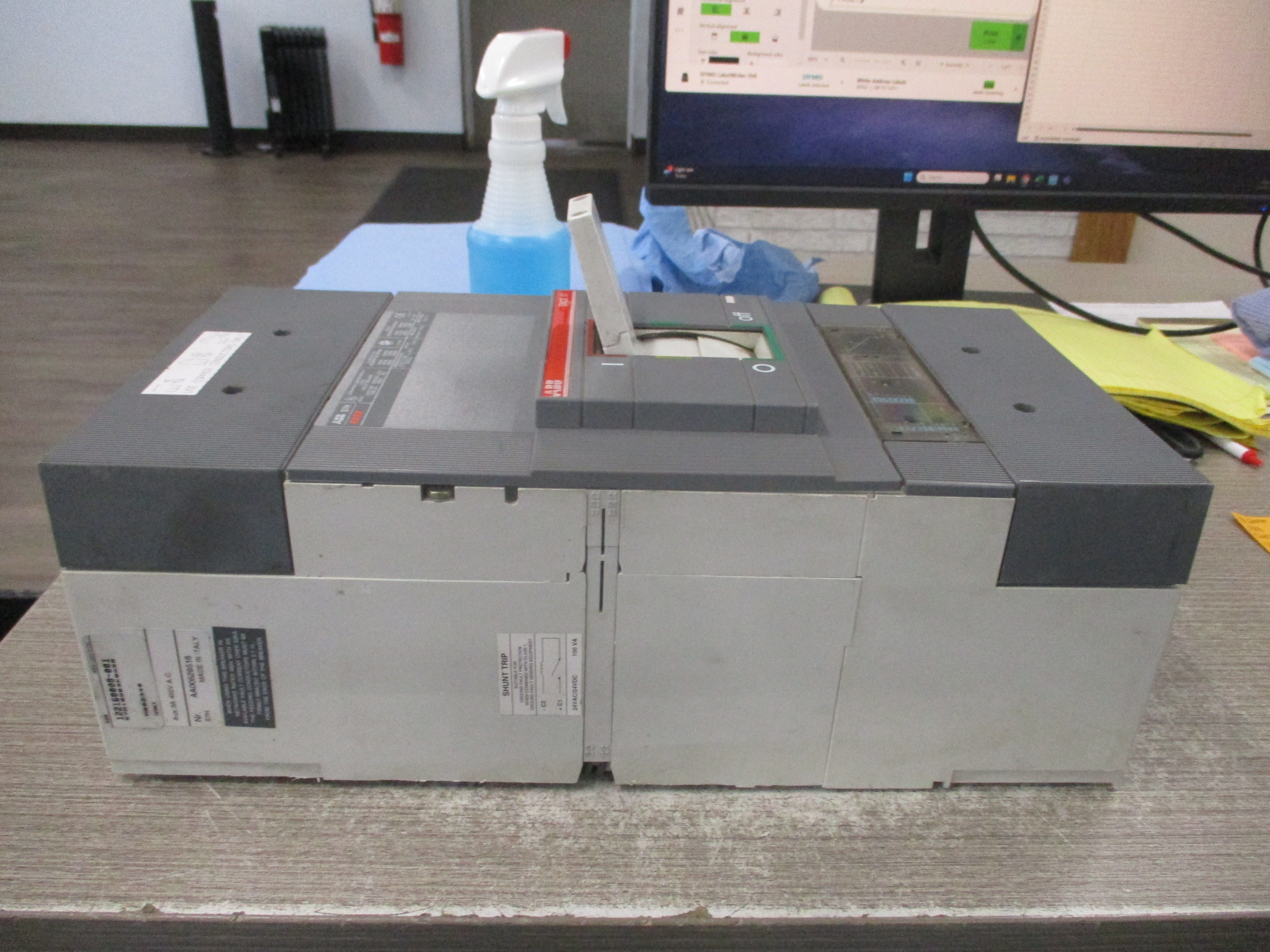 ABB SACE S7 Circuit Breaker S7H PR211 1000A 600V 3P Shunt Trip Aux. Switch Used