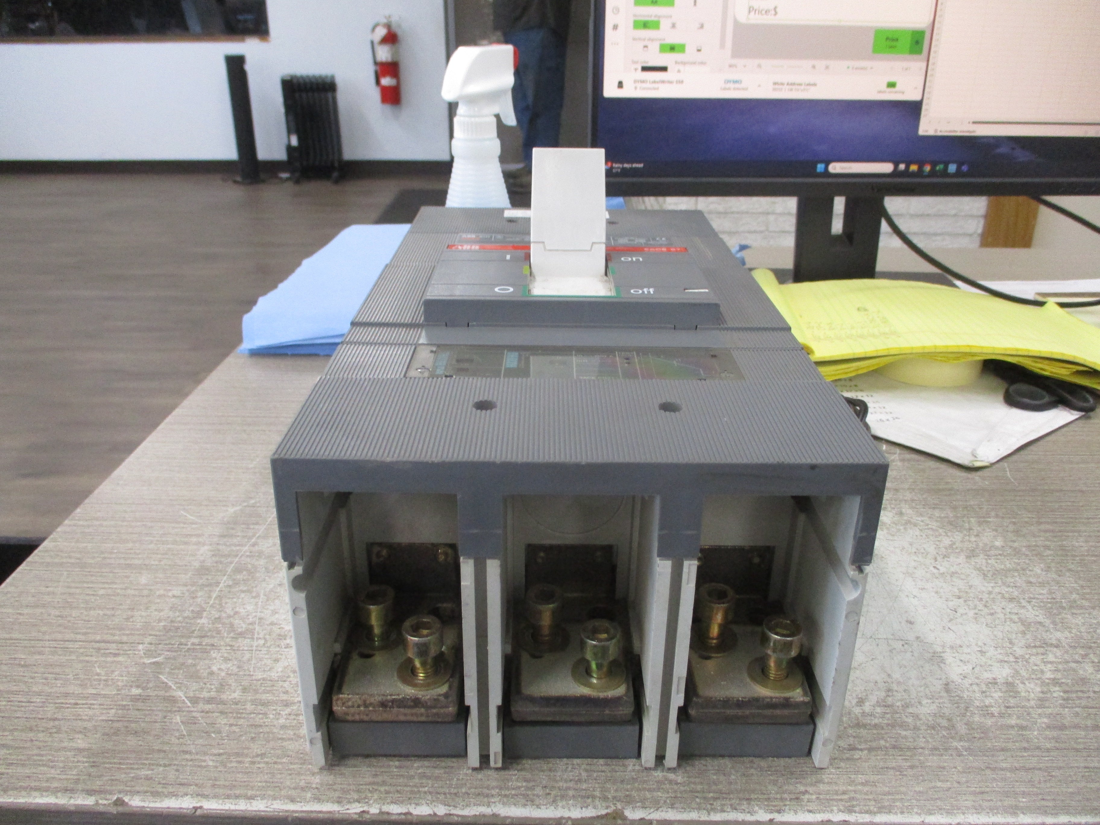ABB SACE S7 Circuit Breaker S7H PR211 1000A 600V 3P Shunt Trip Aux. Switch Used