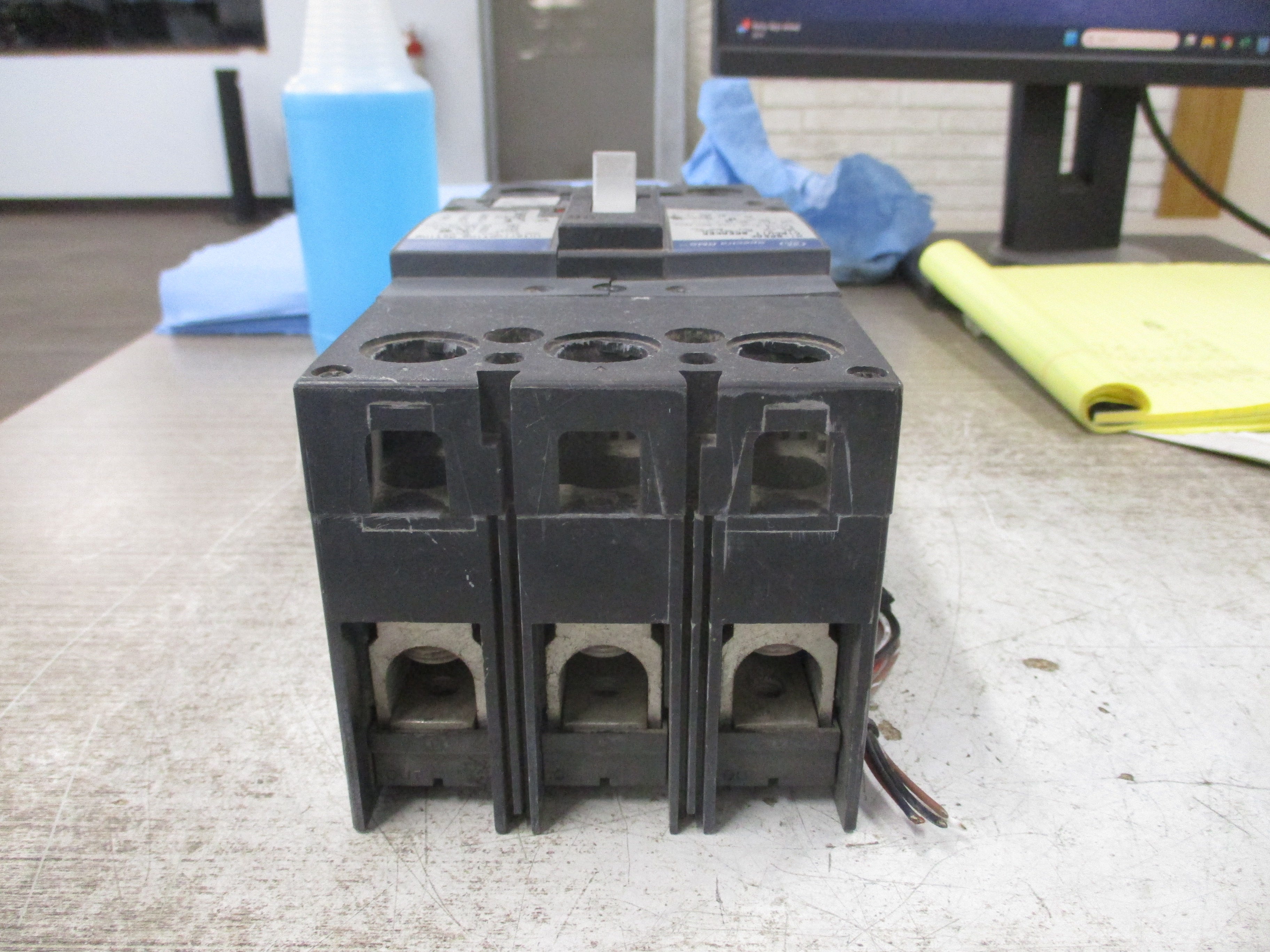 GE Spectra RMS Hi-Break Circuit Breaker SFHA3BAT0250 250A 600V 3P Used