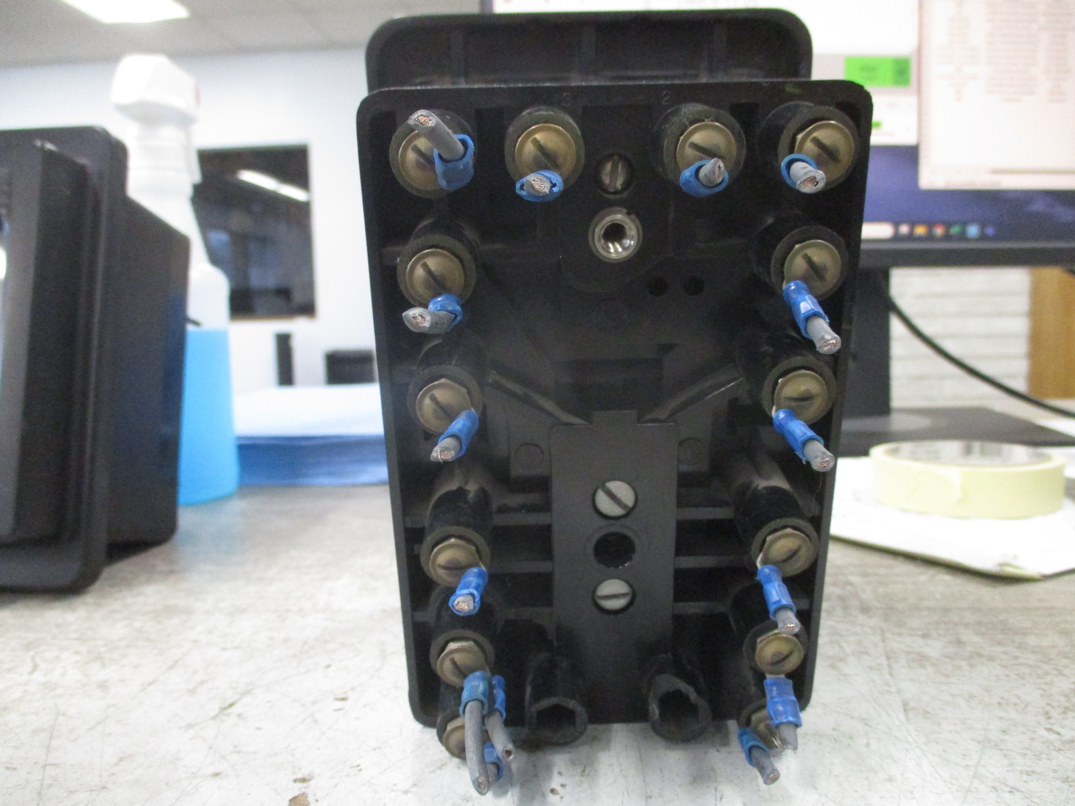 Westinghouse Type MG-6 Auxiliary Relay 289B360A17 32VDC *Chipped Insulator* Used
