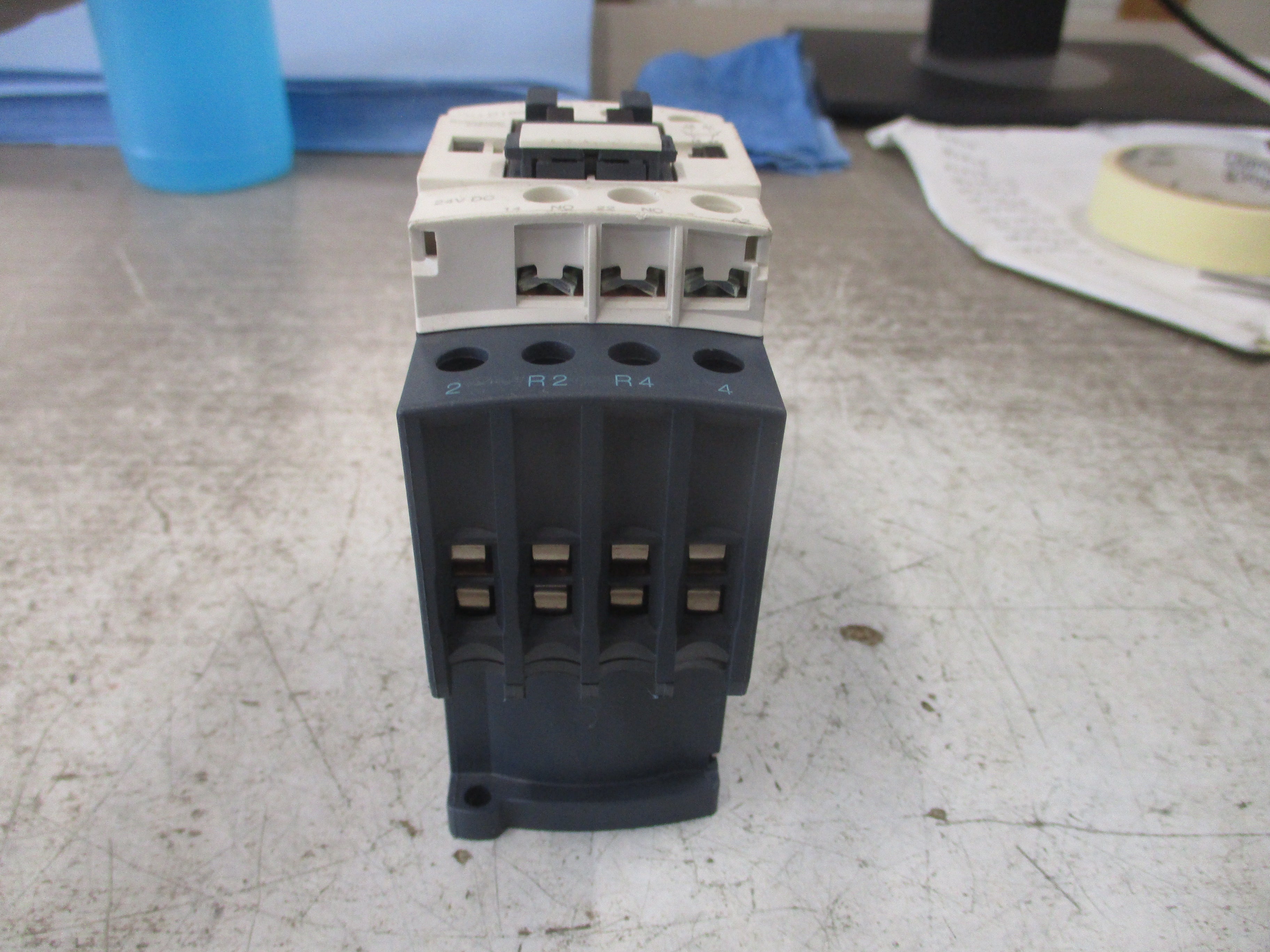 Schneider Electric Contactor LC1 D188 BD 24VDC Coil 32A 600V Used