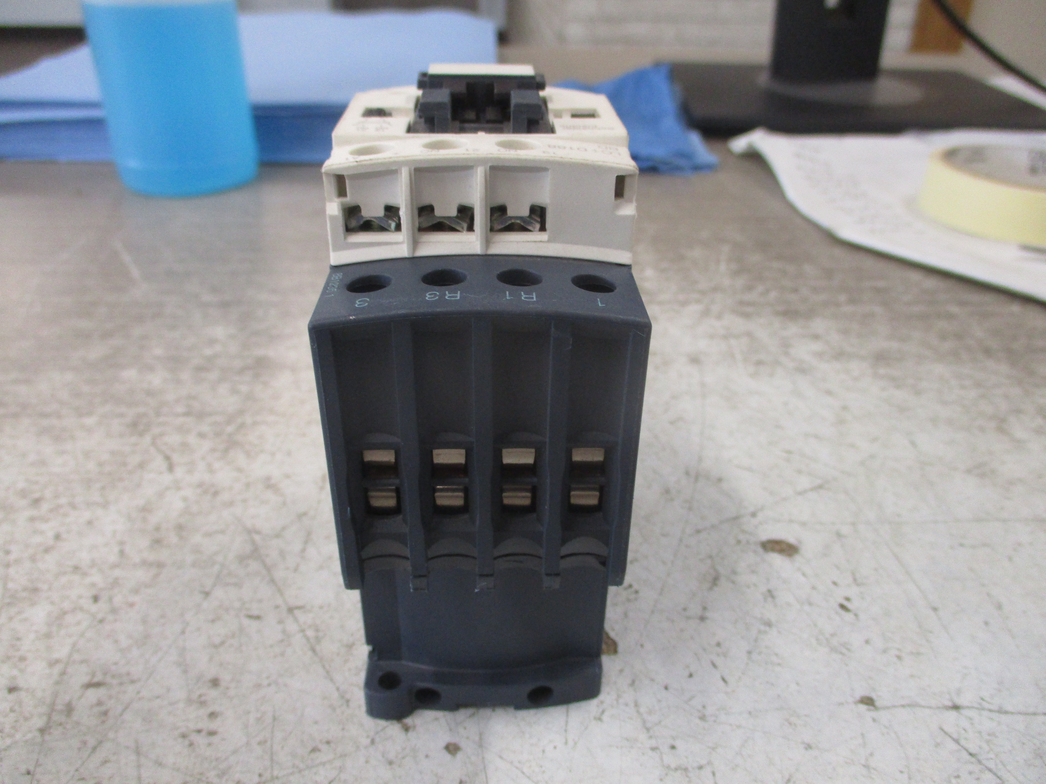 Schneider Electric Contactor LC1 D188 BD 24VDC Coil 32A 600V Used