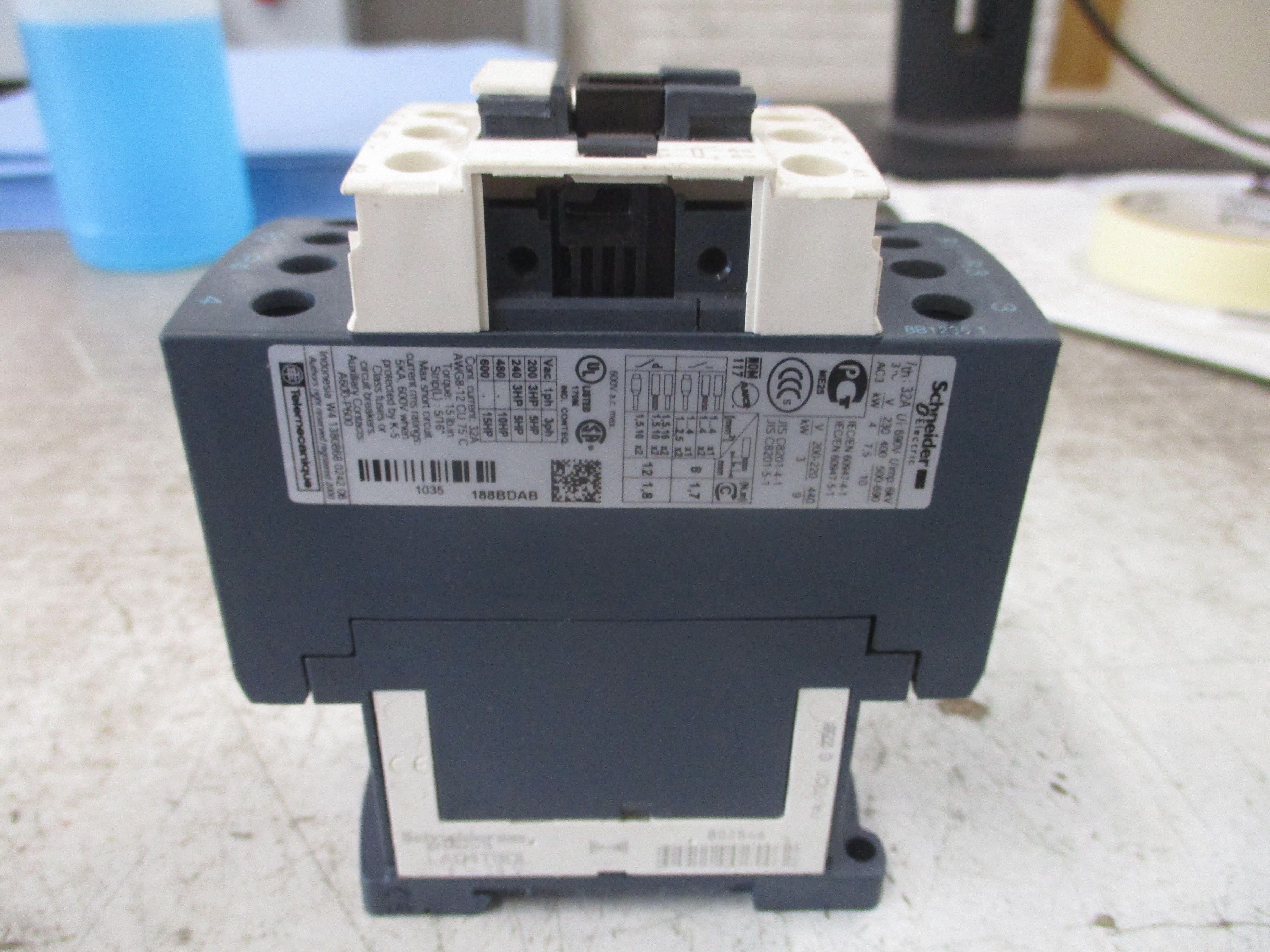 Schneider Electric Contactor LC1 D188 BD 24VDC Coil 32A 600V Used