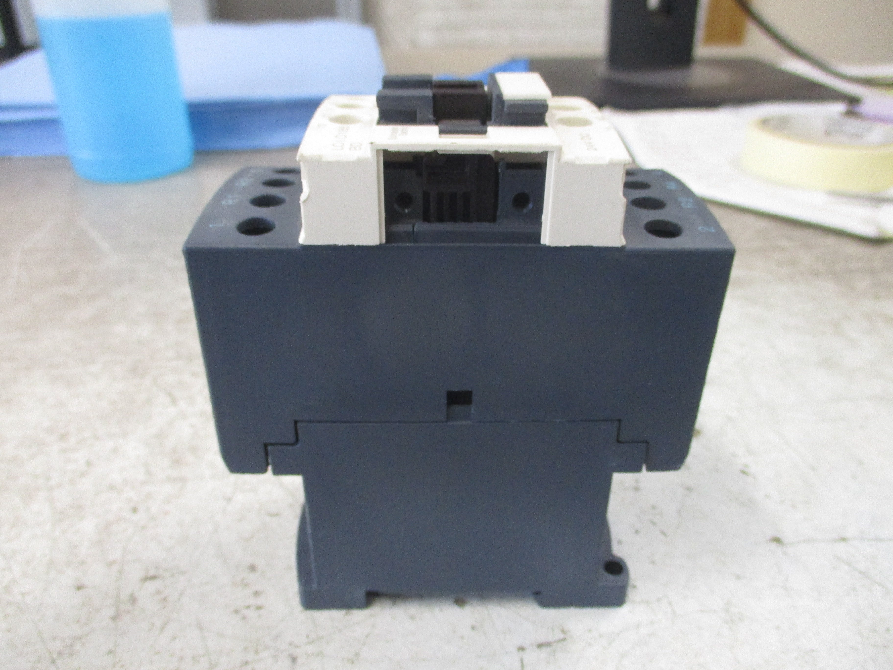 Schneider Electric Contactor LC1 D188 BD 24VDC Coil 32A 600V Used