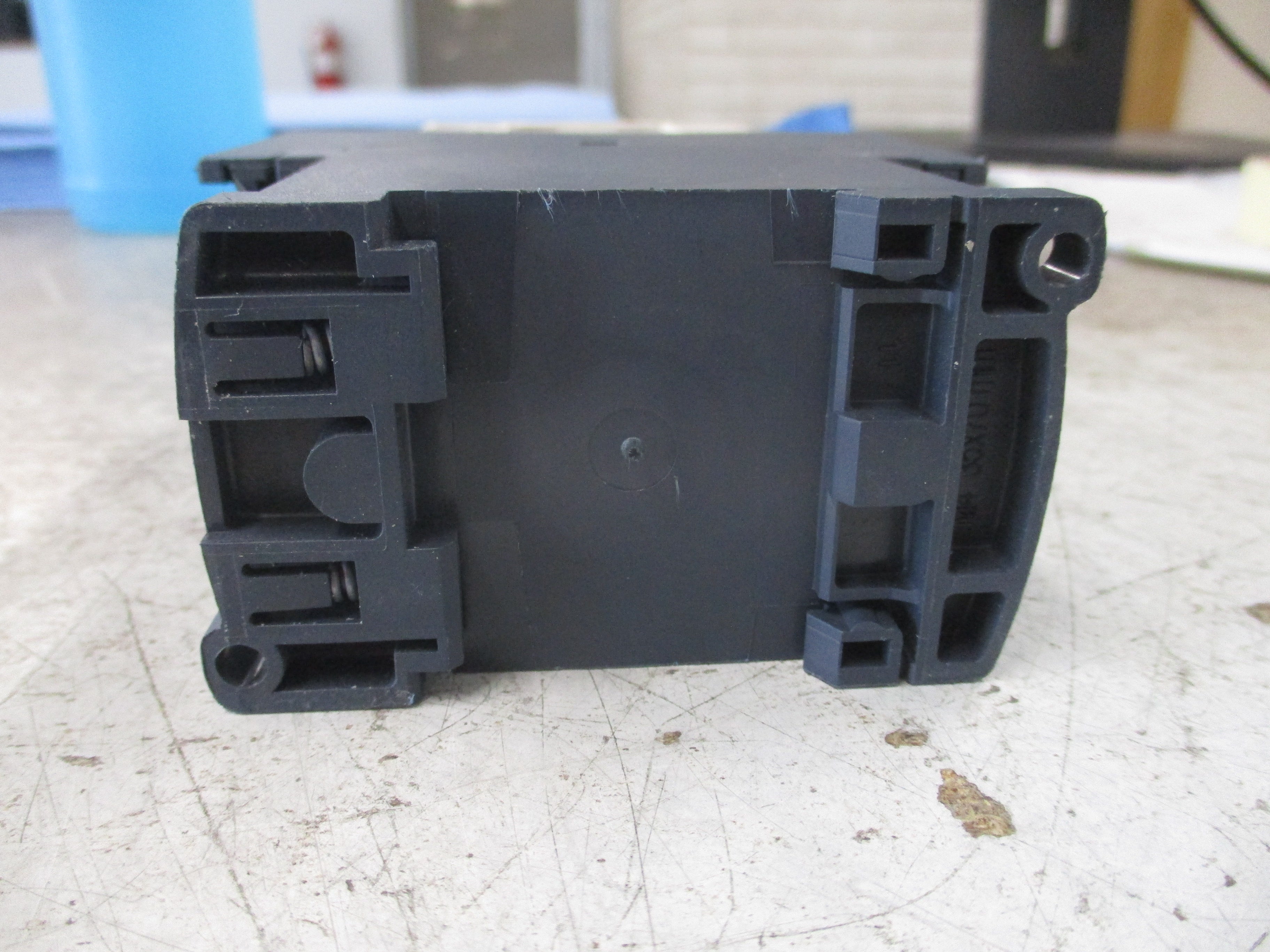 Schneider Electric Contactor LC1 D188 BD 24VDC Coil 32A 600V Used