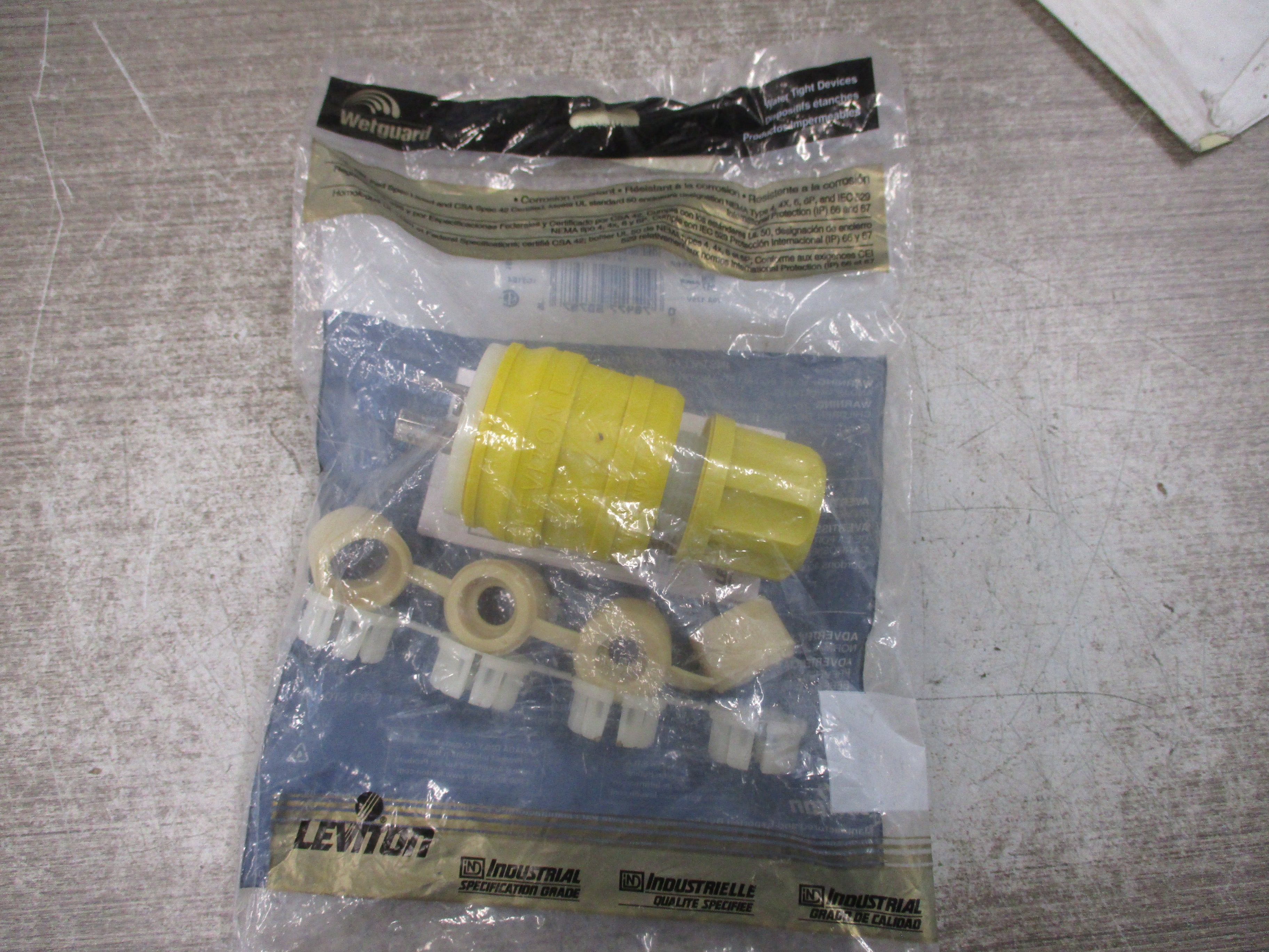 Leviton Watertight Plug 161-26W47 20A 125V *No Box* New Surplus