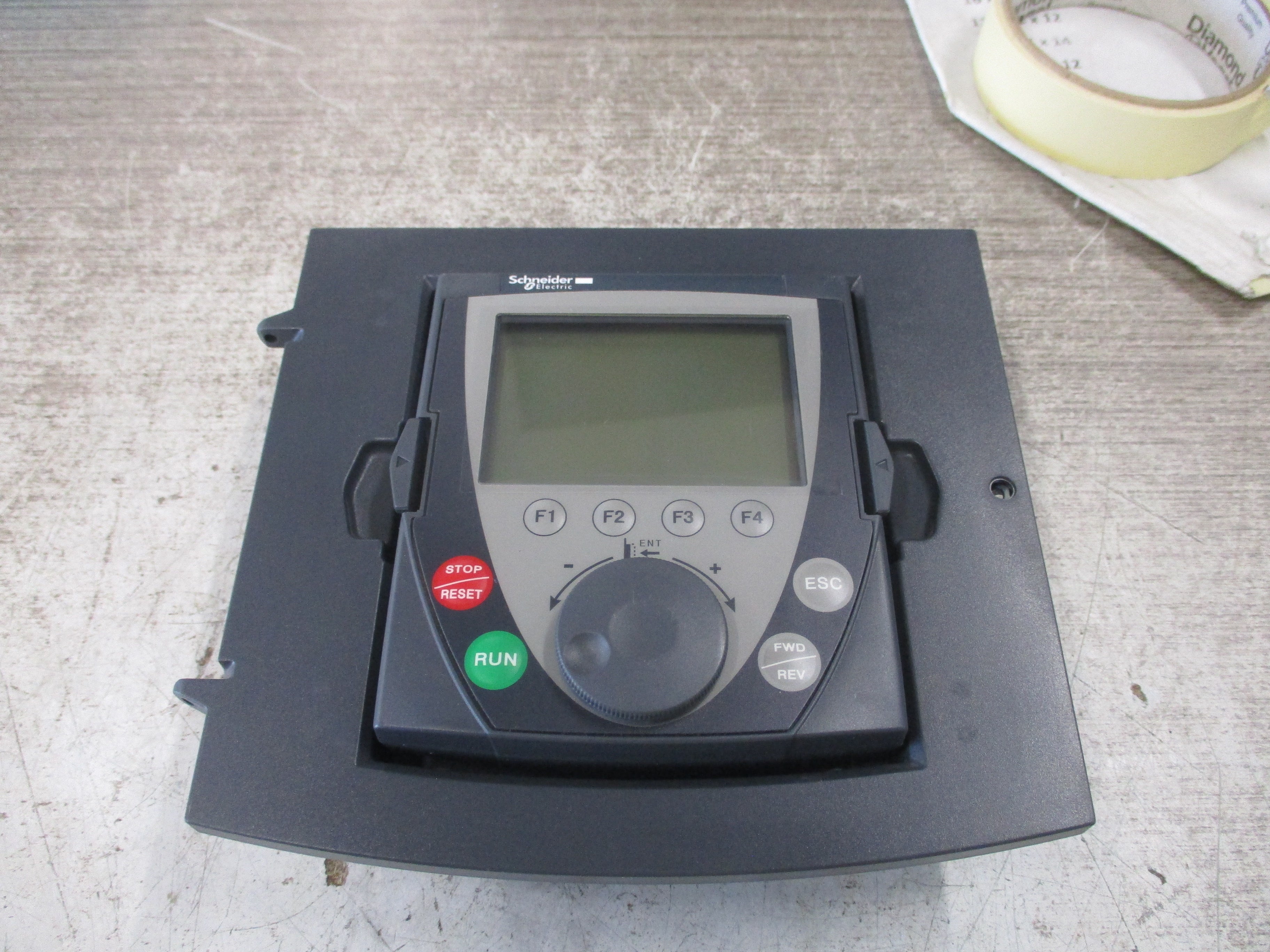 Schneider Electric Keypad VW3A1102 CPU: V1.2IE11 Flash: V1.1IE26