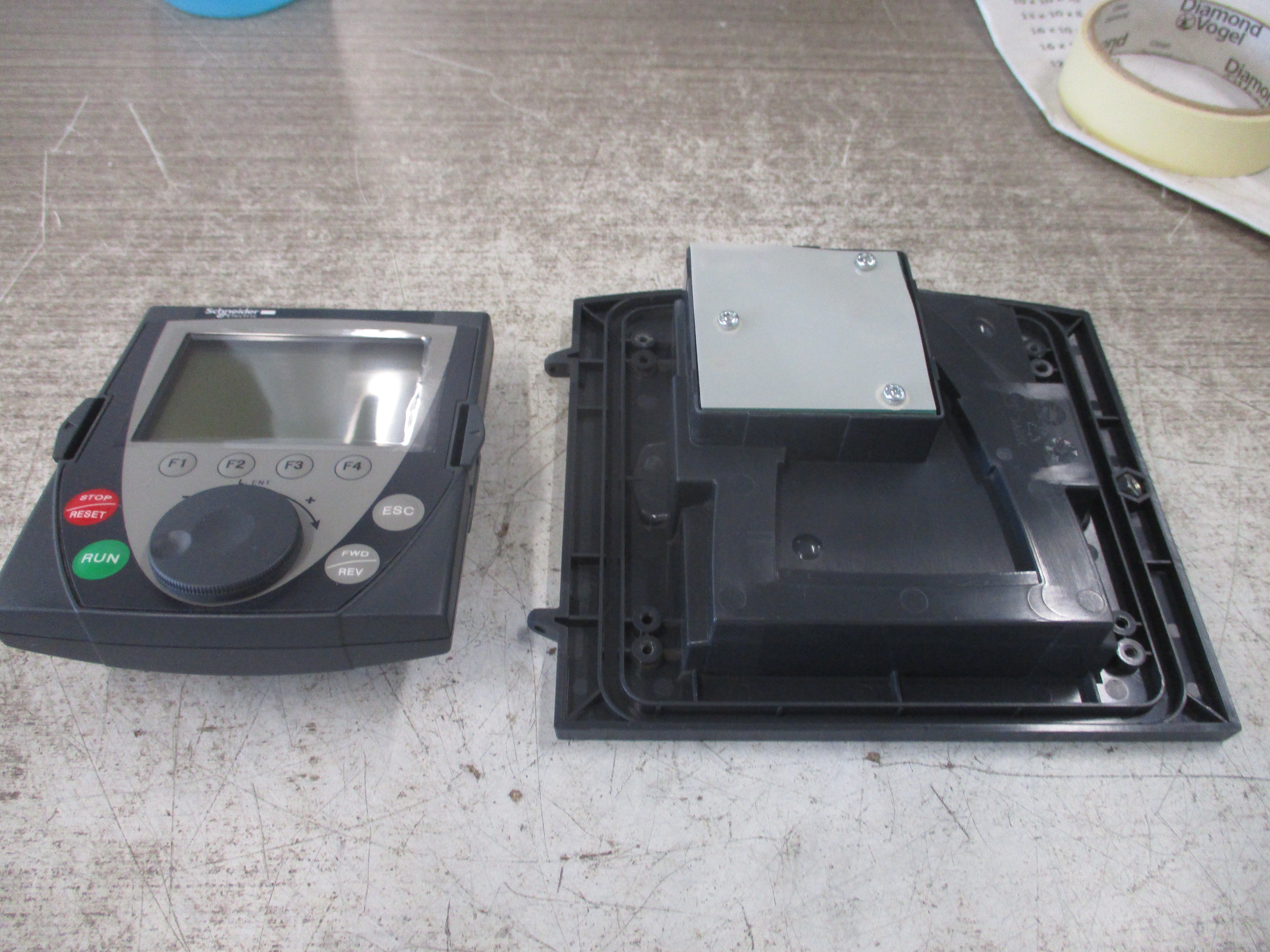 Schneider Electric Keypad VW3A1102 CPU: V1.2IE11 Flash: V1.1IE26