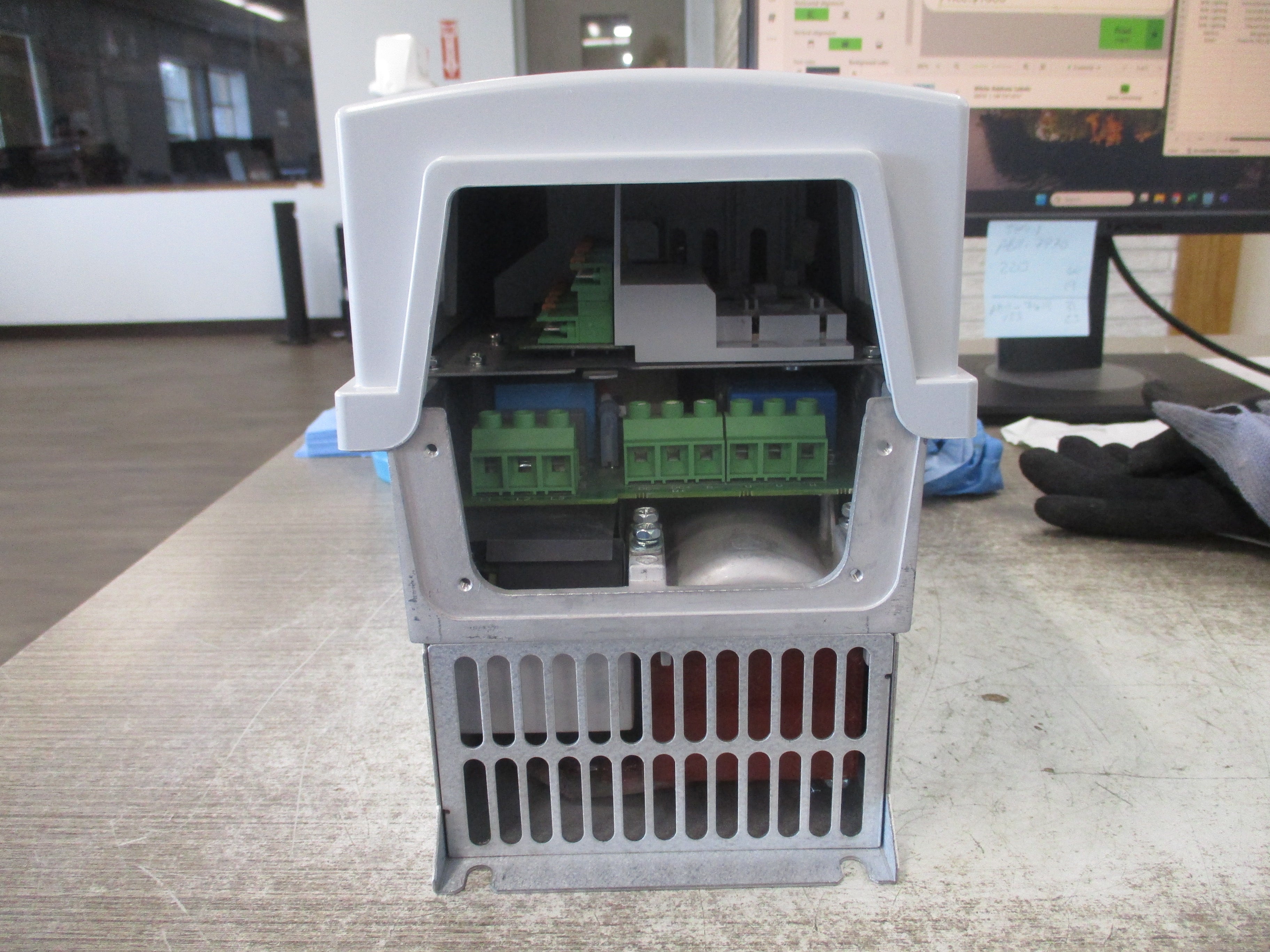 Eaton PowerXL DG1 AC Drive DG1-342D2FB-C21C Style #: 9702-1003-00P 1.5HP 3Ph