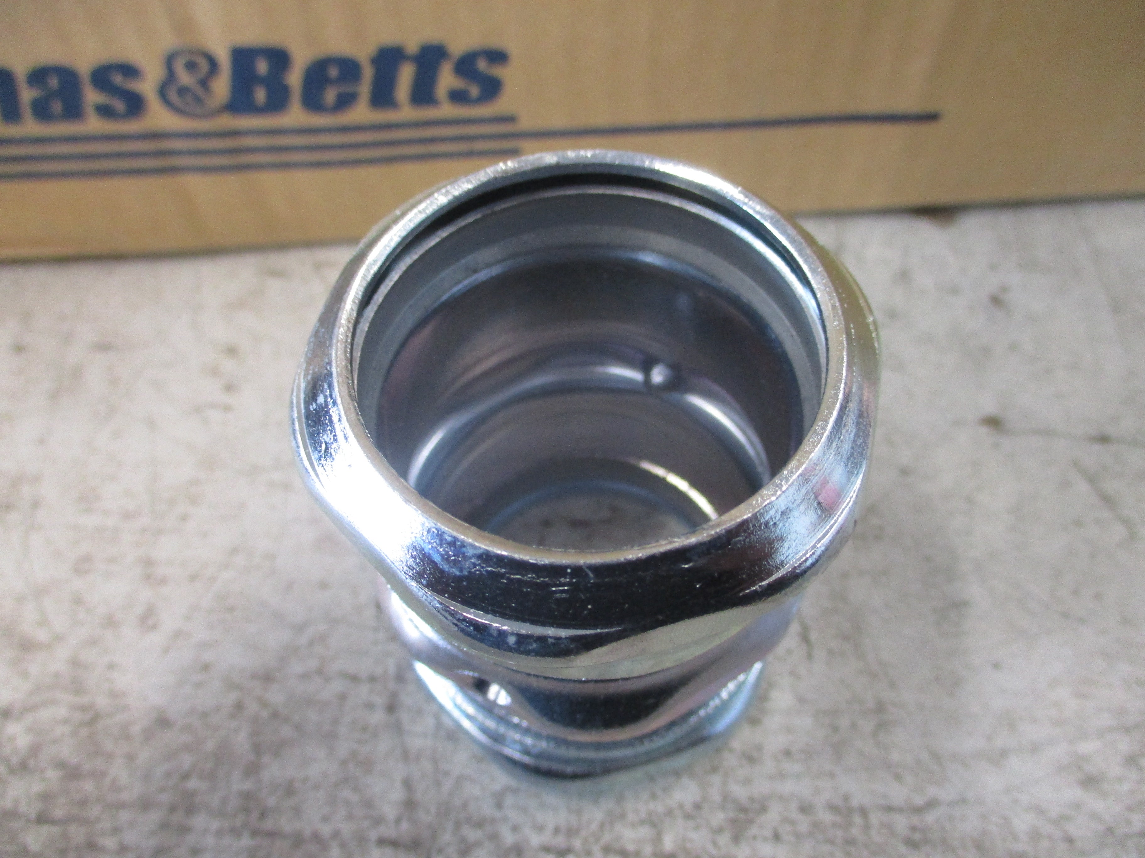 Thomas & Betts Compression Coupling TK114A 1 1/4" For EMT Coupling *Box of 15*
