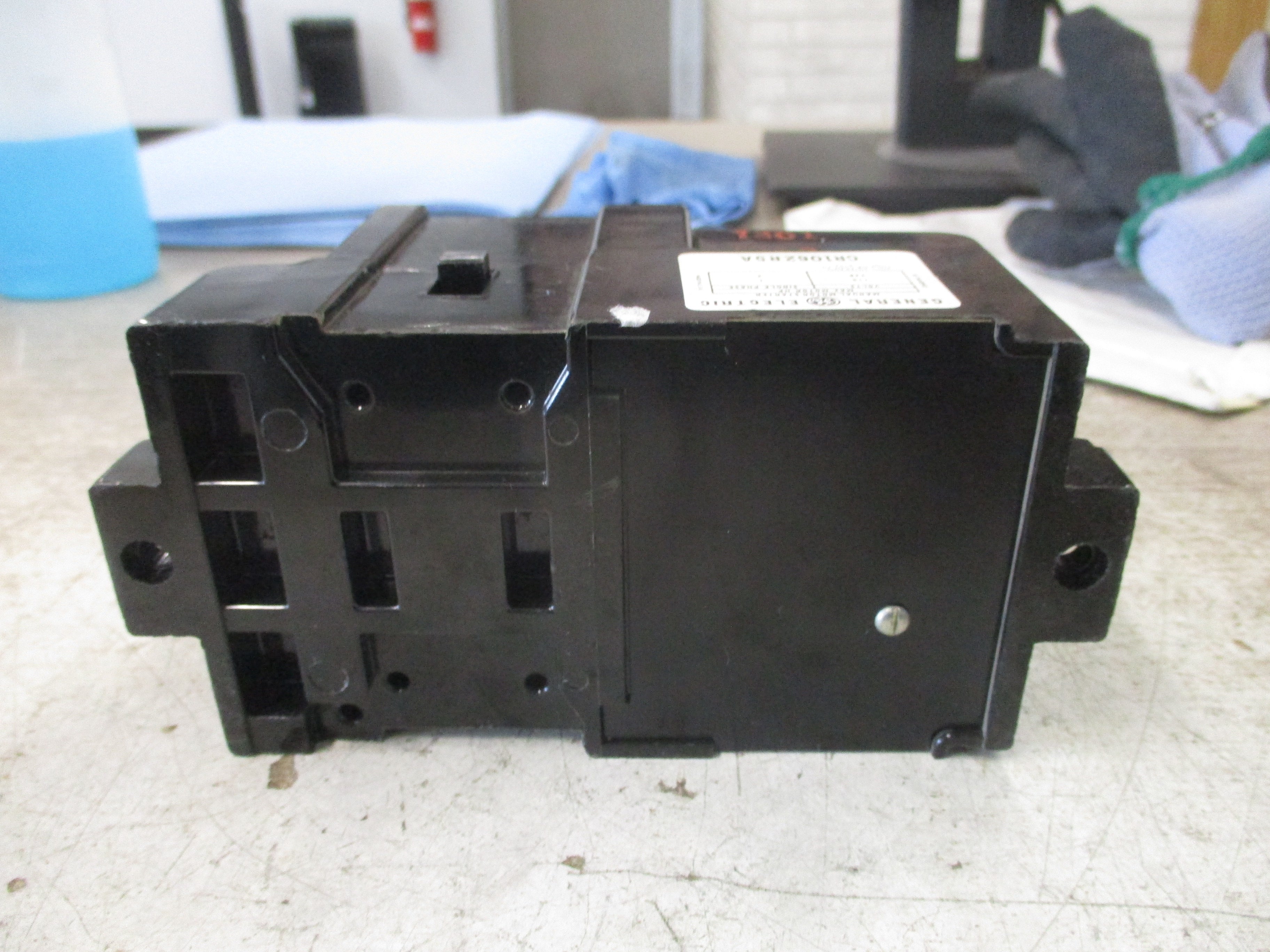 GE Manual Starter CR1062R5A 115/230V *Chipped Mounting Corner* Used