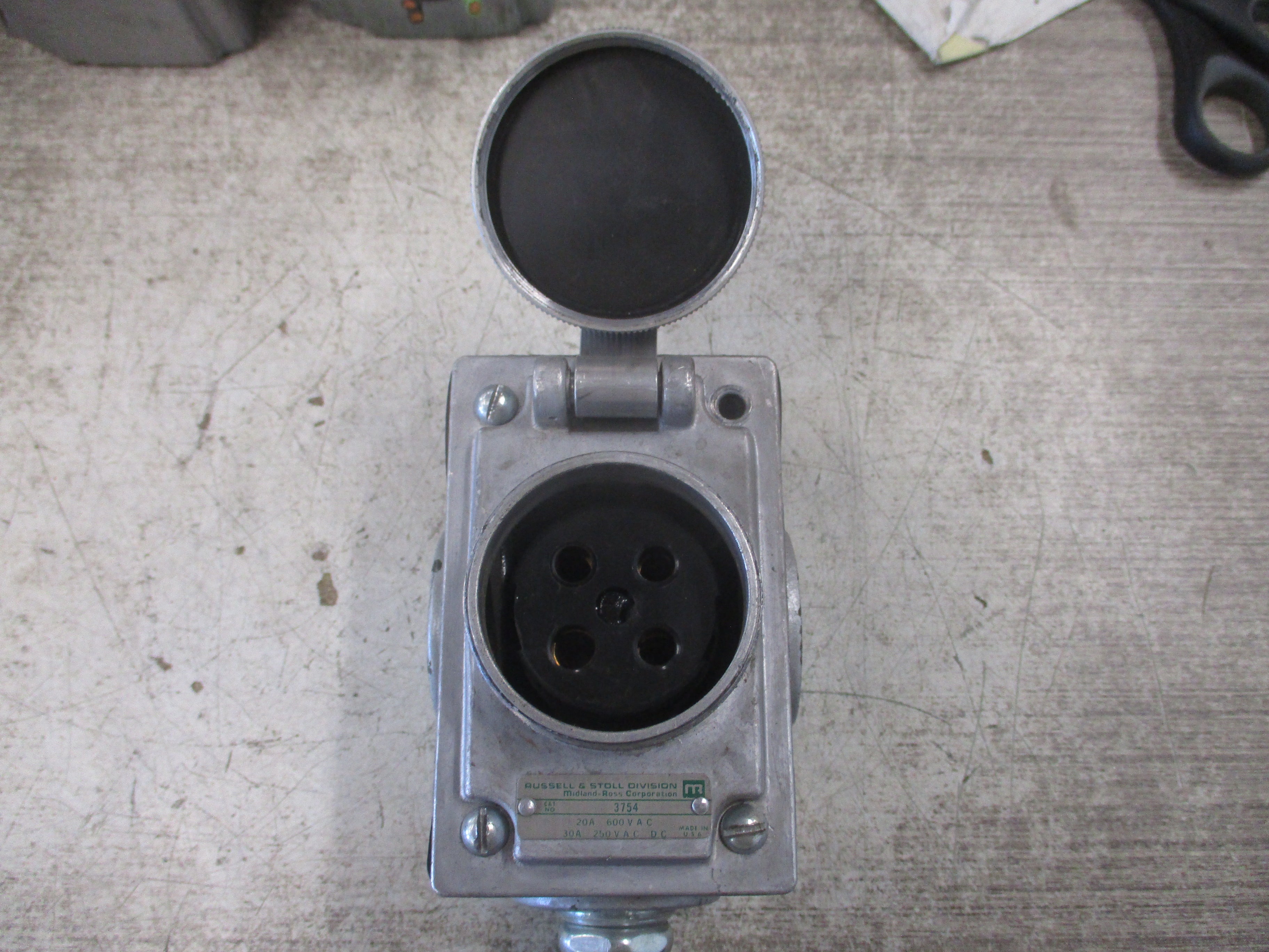 Russellstoll Receptacle 3754 30/20A 250/600VAC 3P 4W *Missing (1) Screw*