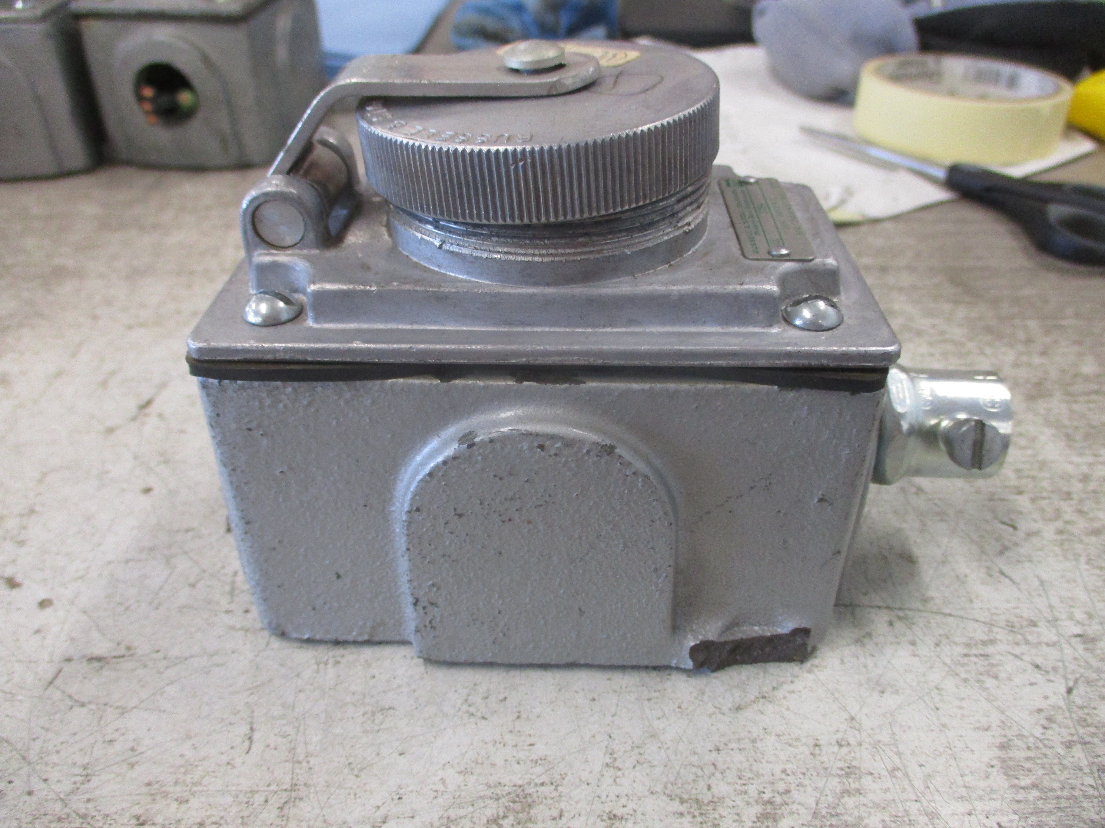 Russellstoll Receptacle 3754 30/20A 250/600VAC 3P 4W *Missing (1) Screw*