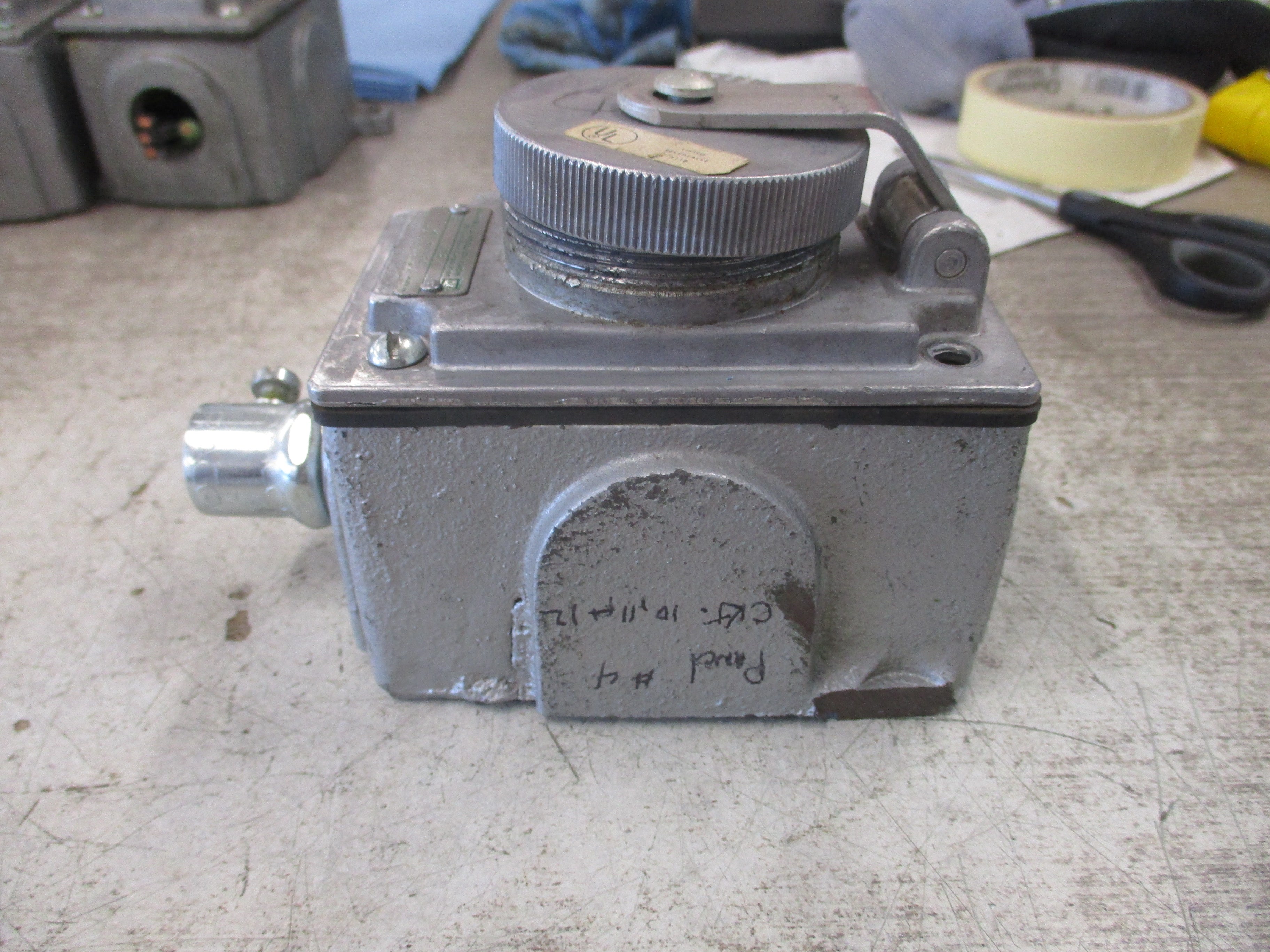 Russellstoll Receptacle 3754 30/20A 250/600VAC 3P 4W *Missing (1) Screw*