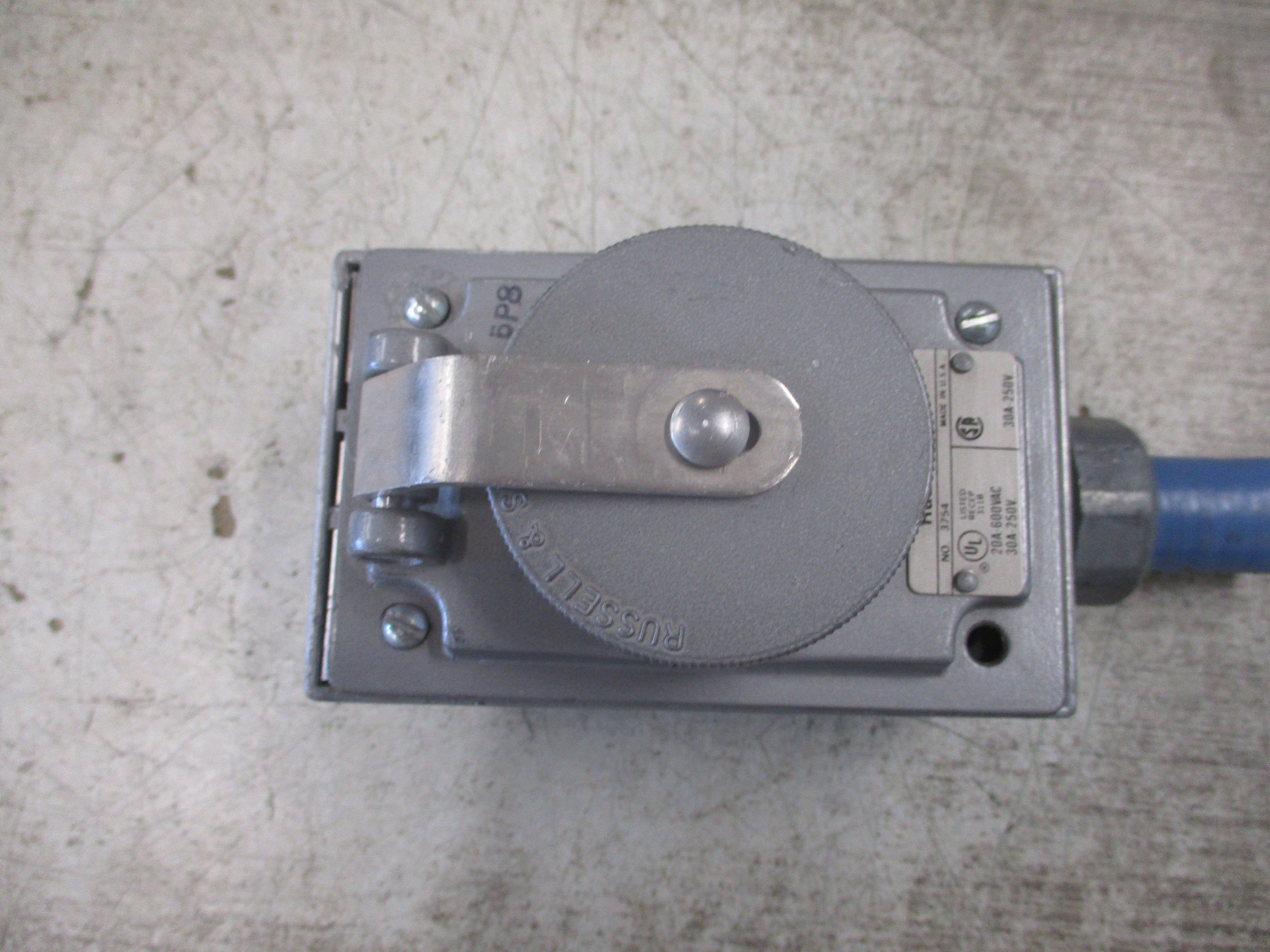Russellstoll Receptacle 3754 30/20A 250/600VAC 3P 4W *Missing (1) Screw*