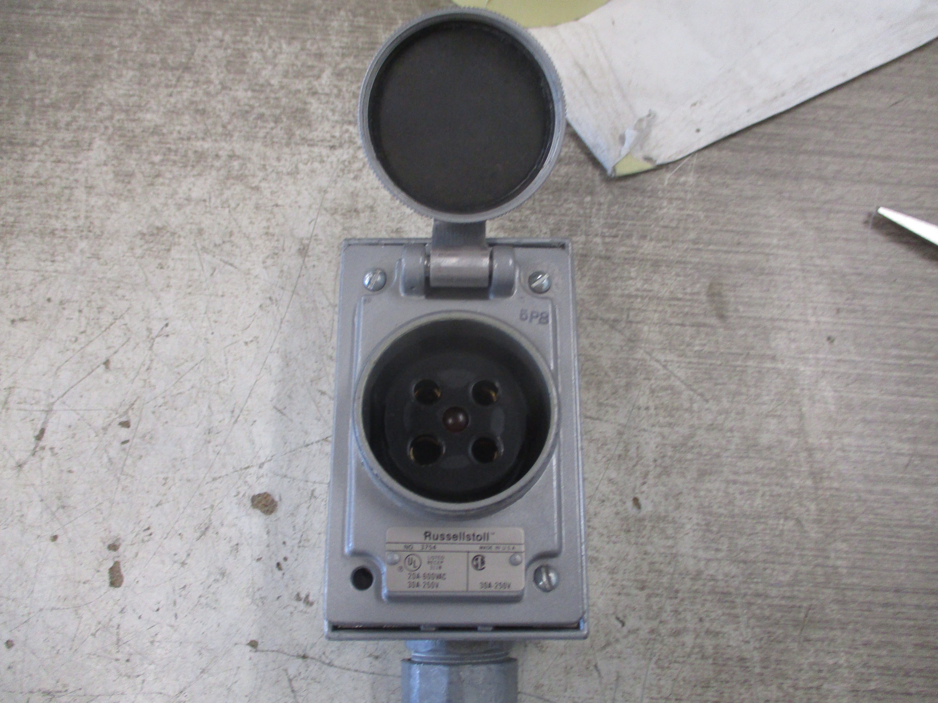 Russellstoll Receptacle 3754 30/20A 250/600VAC 3P 4W *Missing (1) Screw*