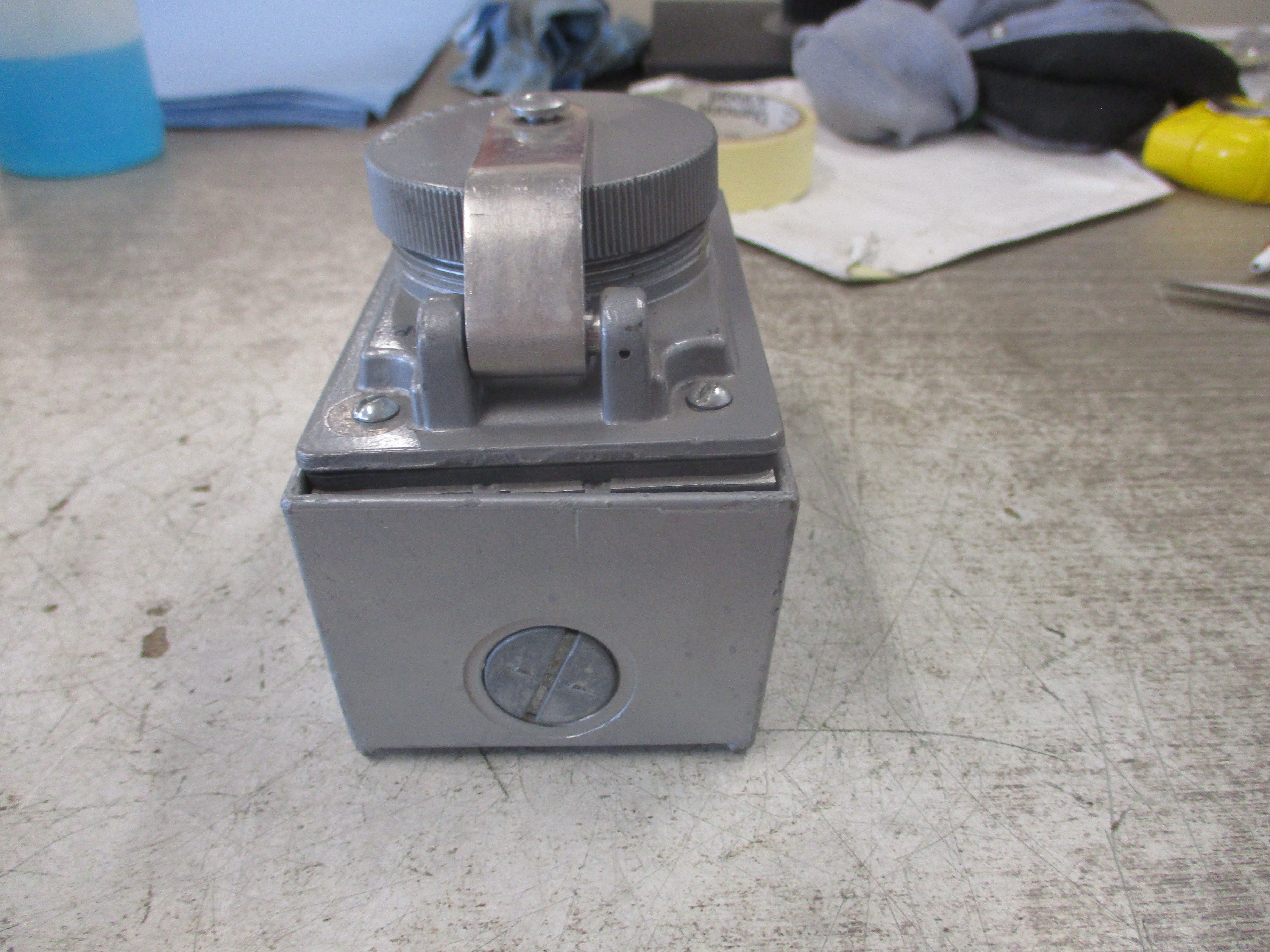 Russellstoll Receptacle 3754 30/20A 250/600VAC 3P 4W *Missing (1) Screw*