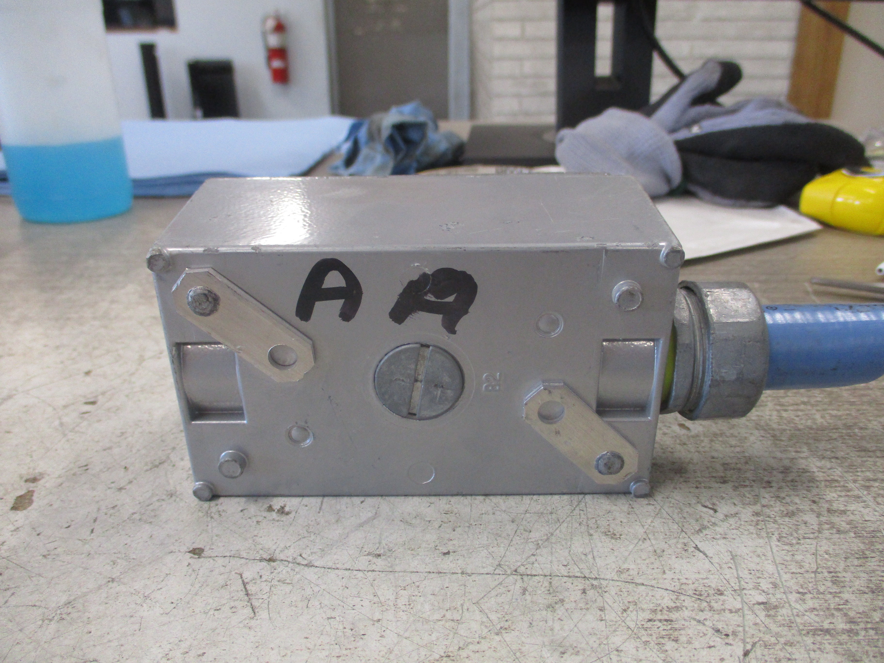 Russellstoll Receptacle 3754 30/20A 250/600VAC 3P 4W *Missing (1) Screw*