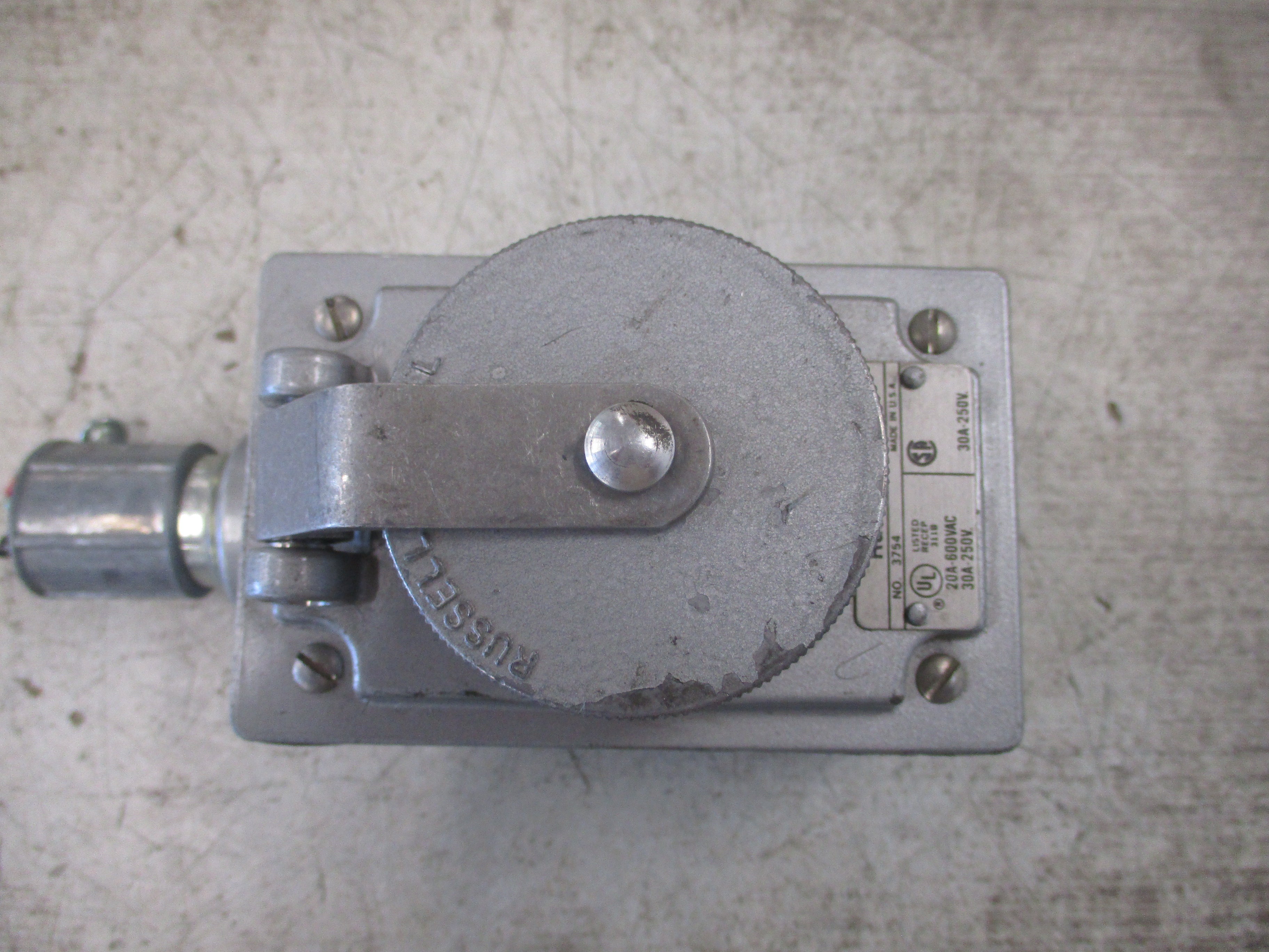 Russellstoll Receptacle 3754 30/20A 250/600VAC 3P 4W Used