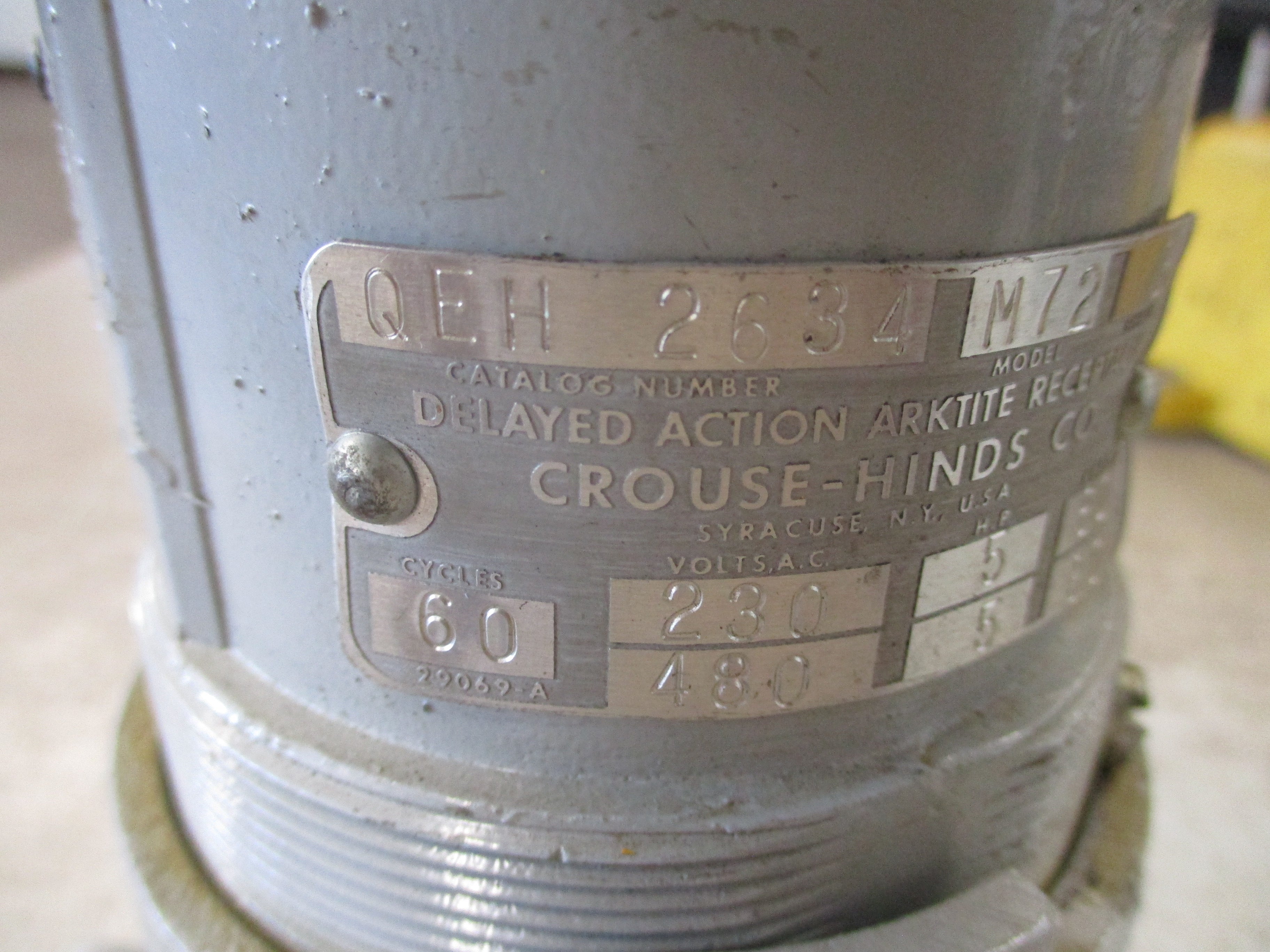 Crouse-Hinds Receptacle with Base QEH2634 30/60A 460/230VAC 3Ph Model: M72 Used