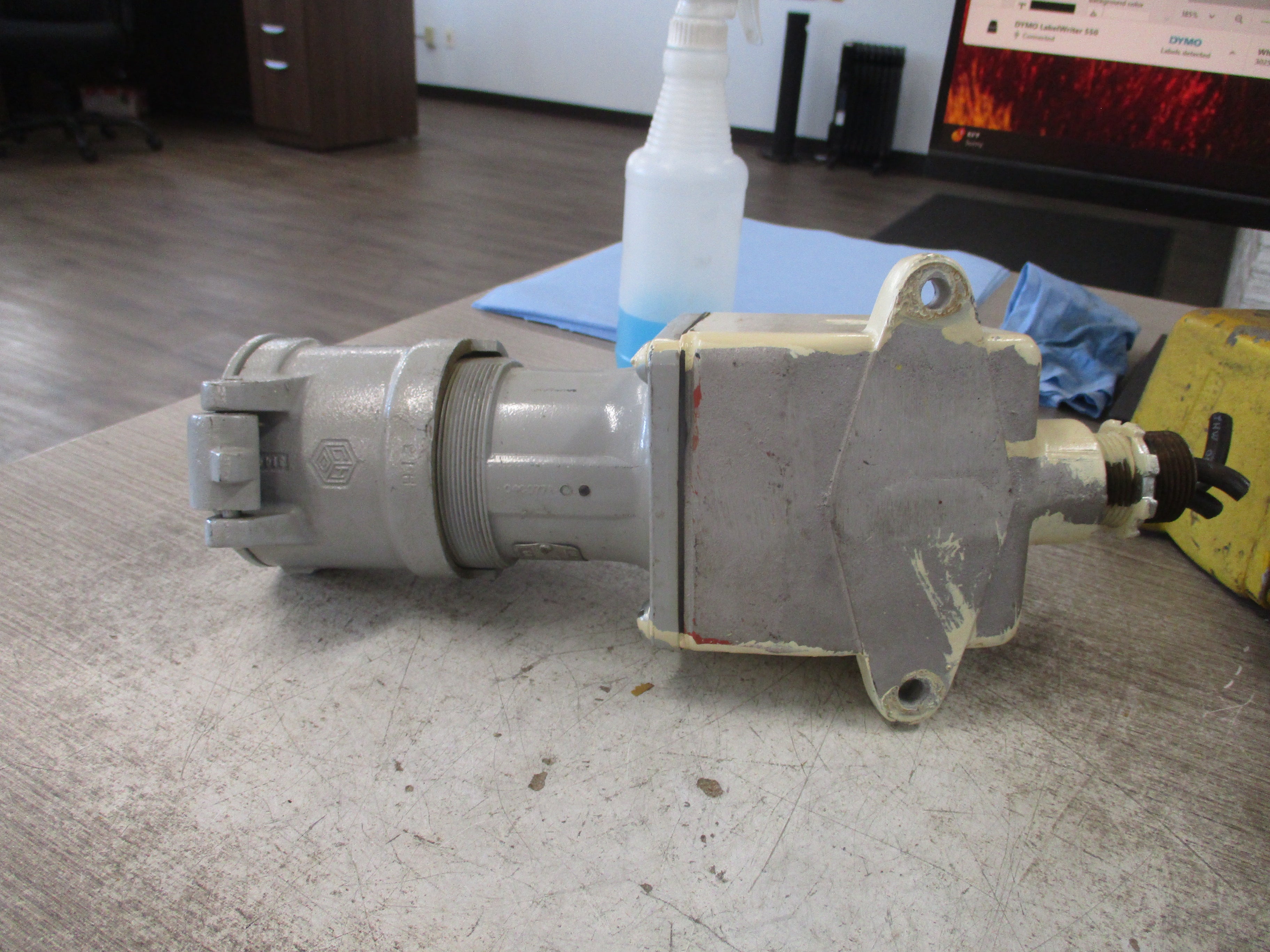 Crouse-Hinds Receptacle with Base QEH2634 30/60A 460/230VAC 3Ph Model: M72 Used