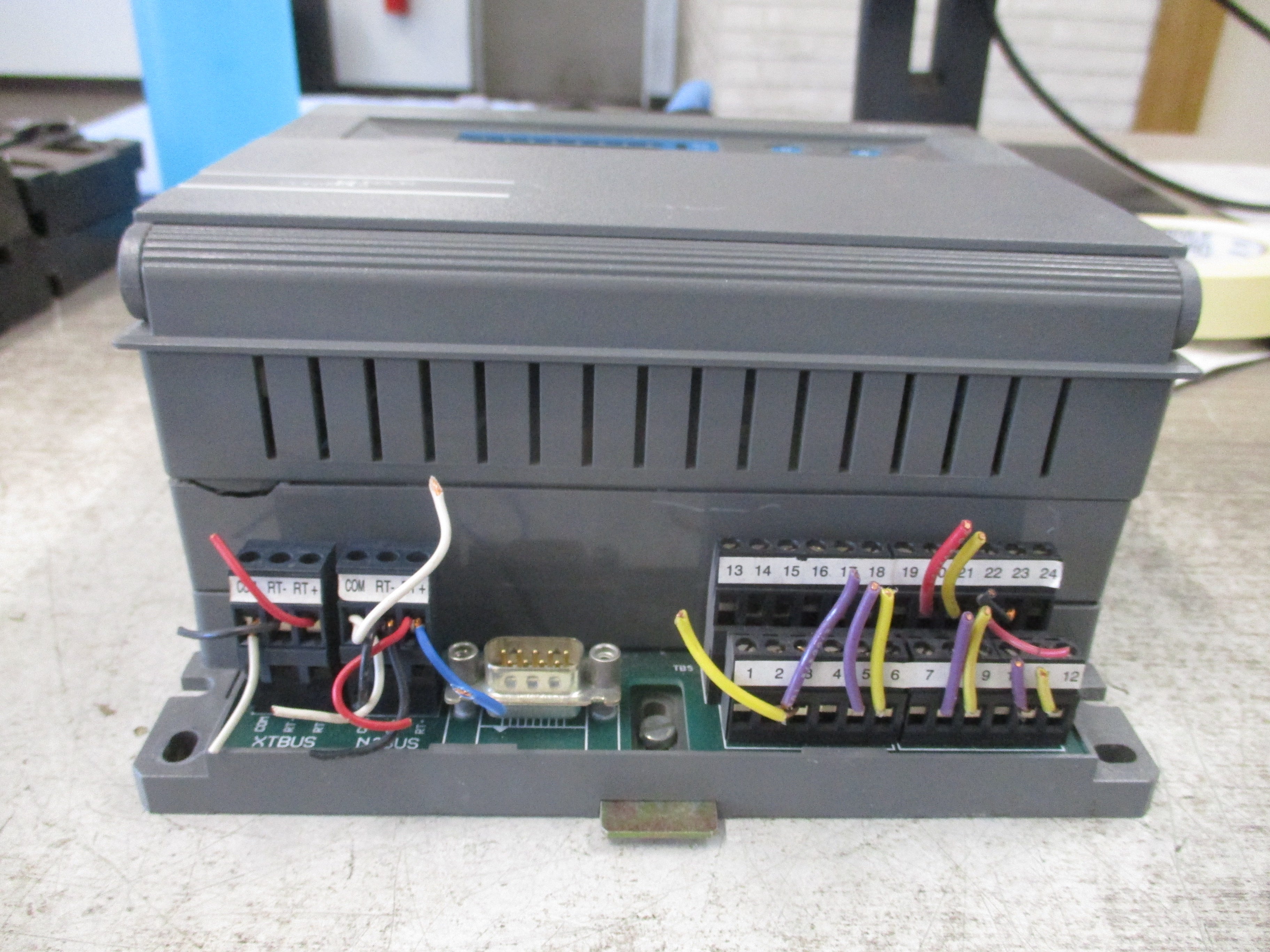 Johnson Controls / Metasys Controller DX-9100-8454 24VAC *Cracked Case*