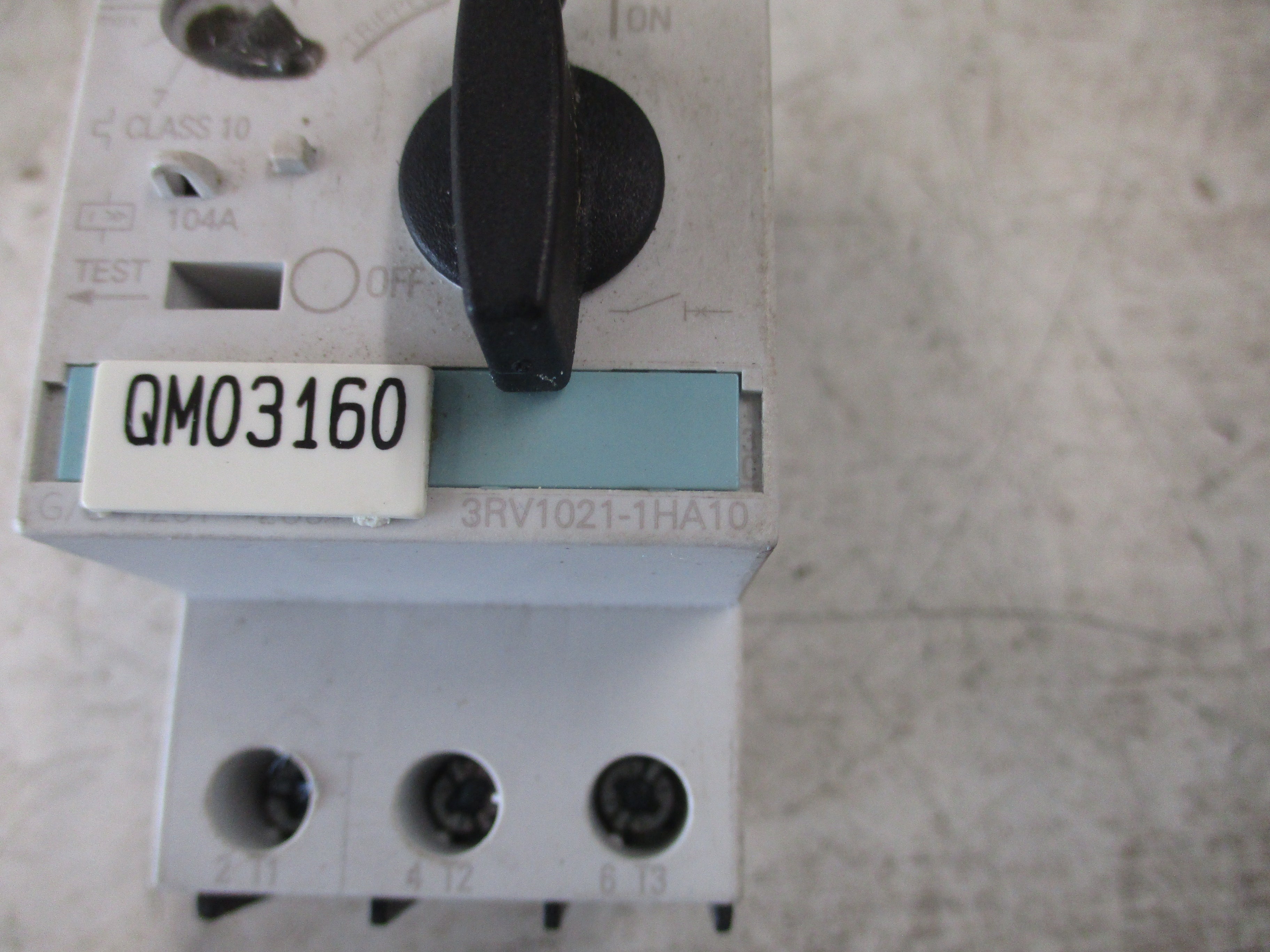 Siemens Sirius Motor Protector 3RV1021-1HA10 Trip: 5.5-8A 600V Used