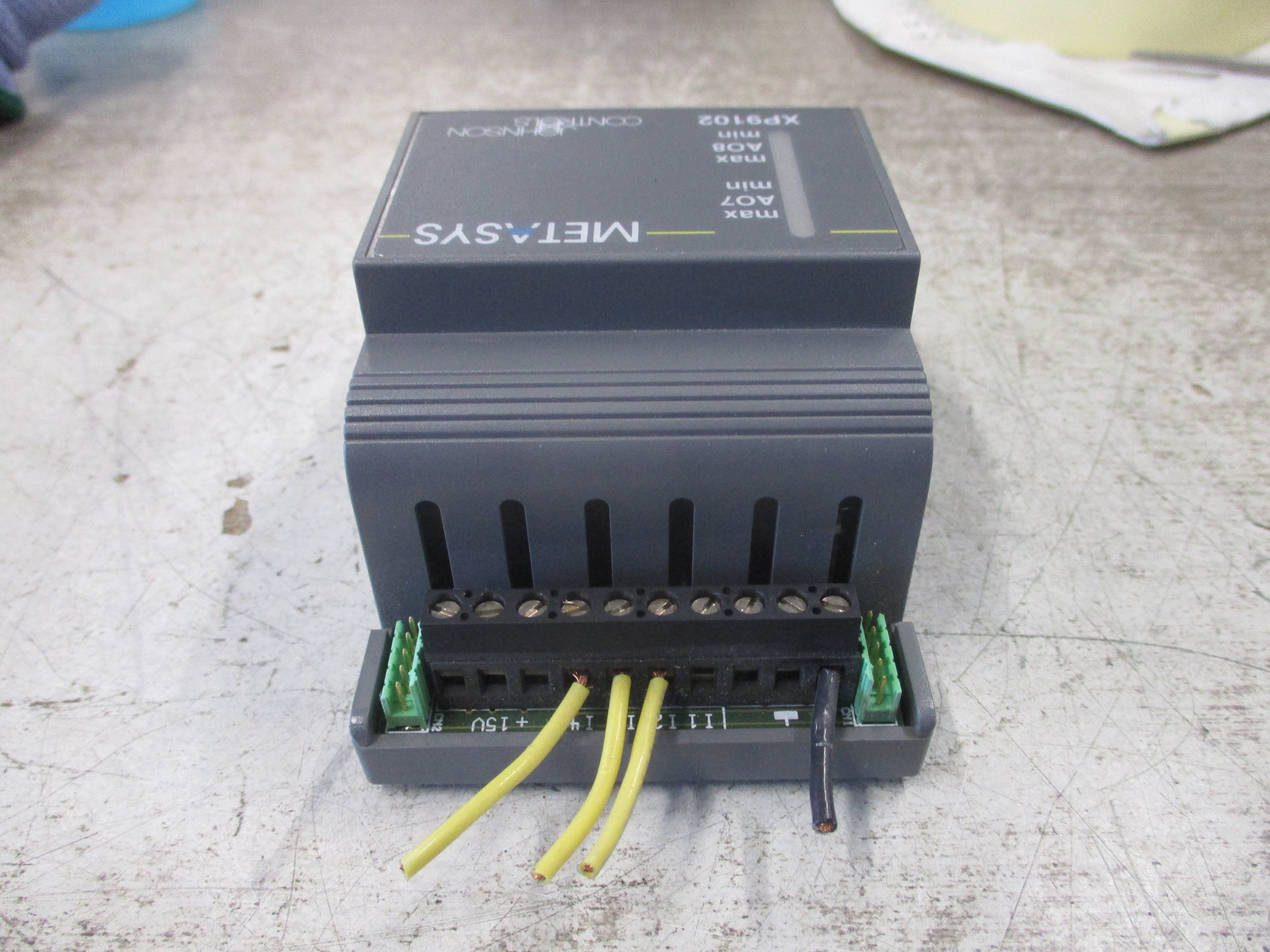 Johnson Controls Metasys Expansion Module XP-9102-8304 (1) Terminal Cover Used