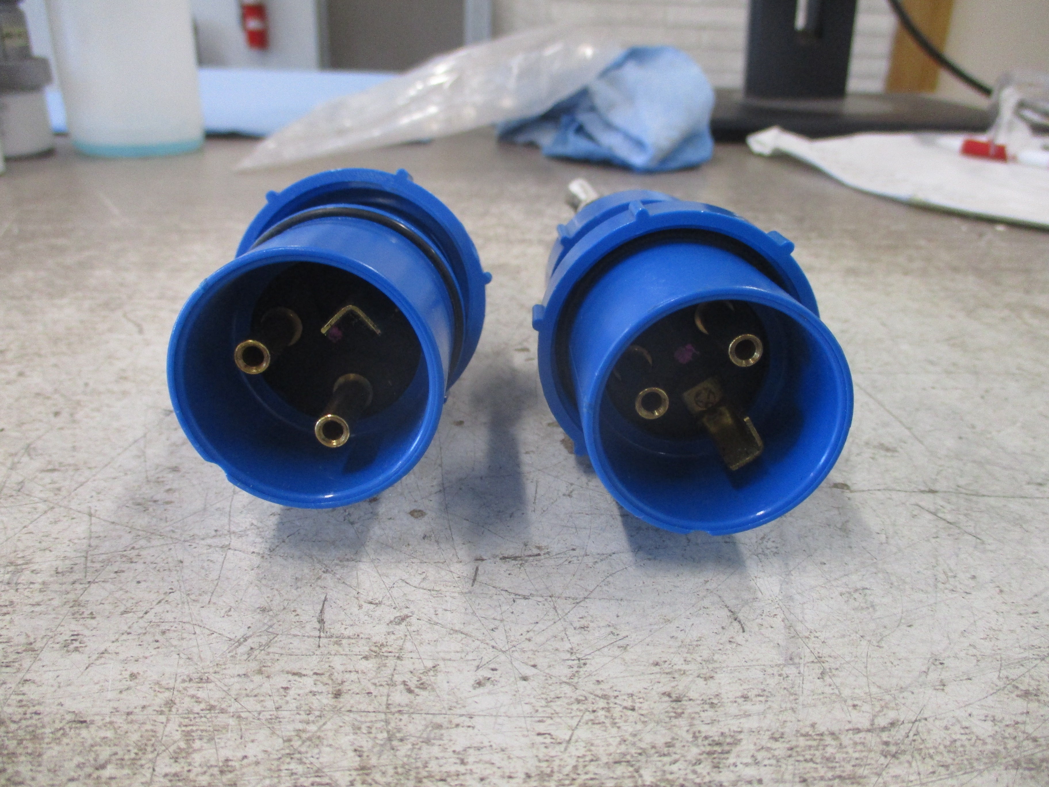 Russellstoll Plug 3720DPU-2/F35412 15A 250V *Lot of 2* Used