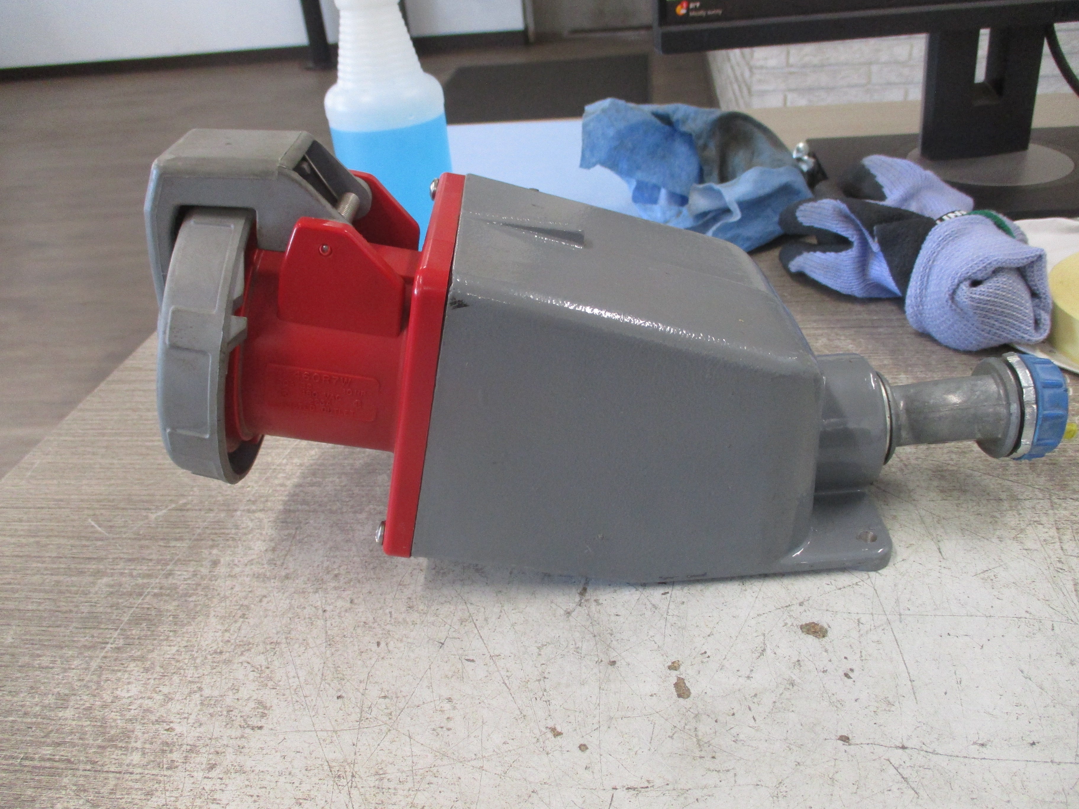 Hubbell Receptacle 460R7W 60A 480V 3Ph W/Base *Missing (1) Screw* Used