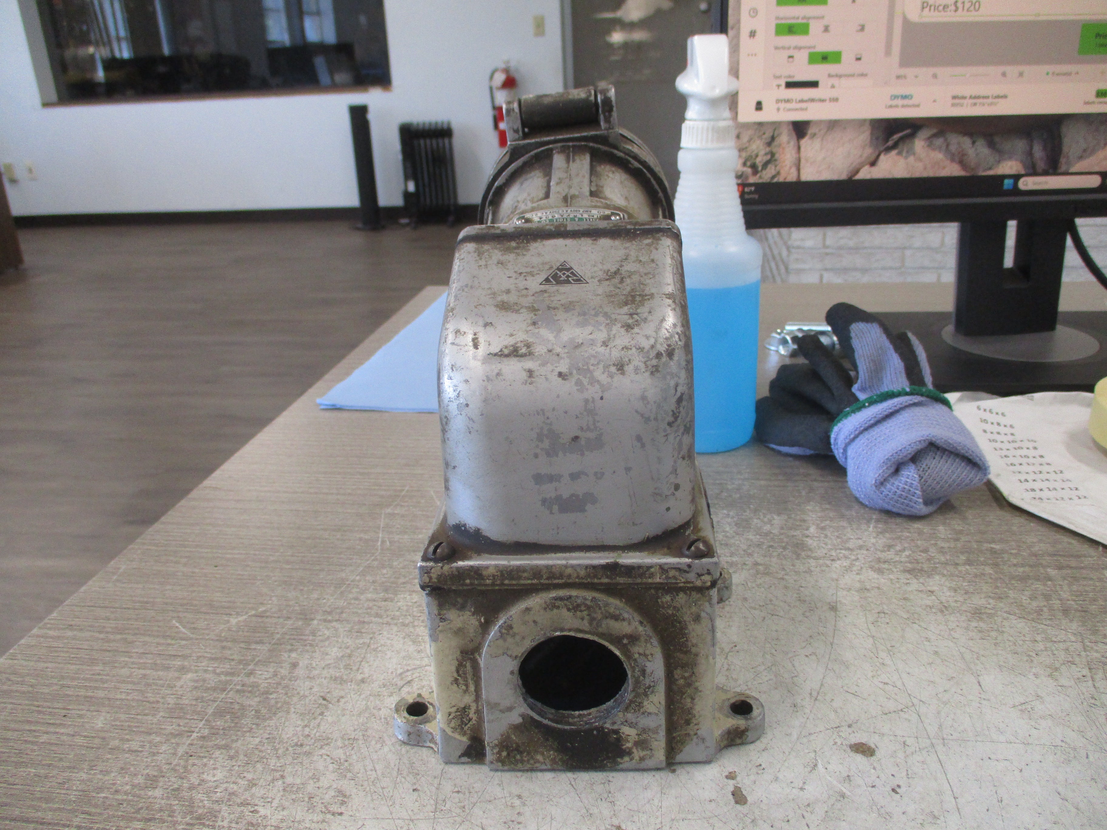 RussellStoll Receptacle LRFA634 60A 480V 4W 3P W/Base & Angle Adapter Used