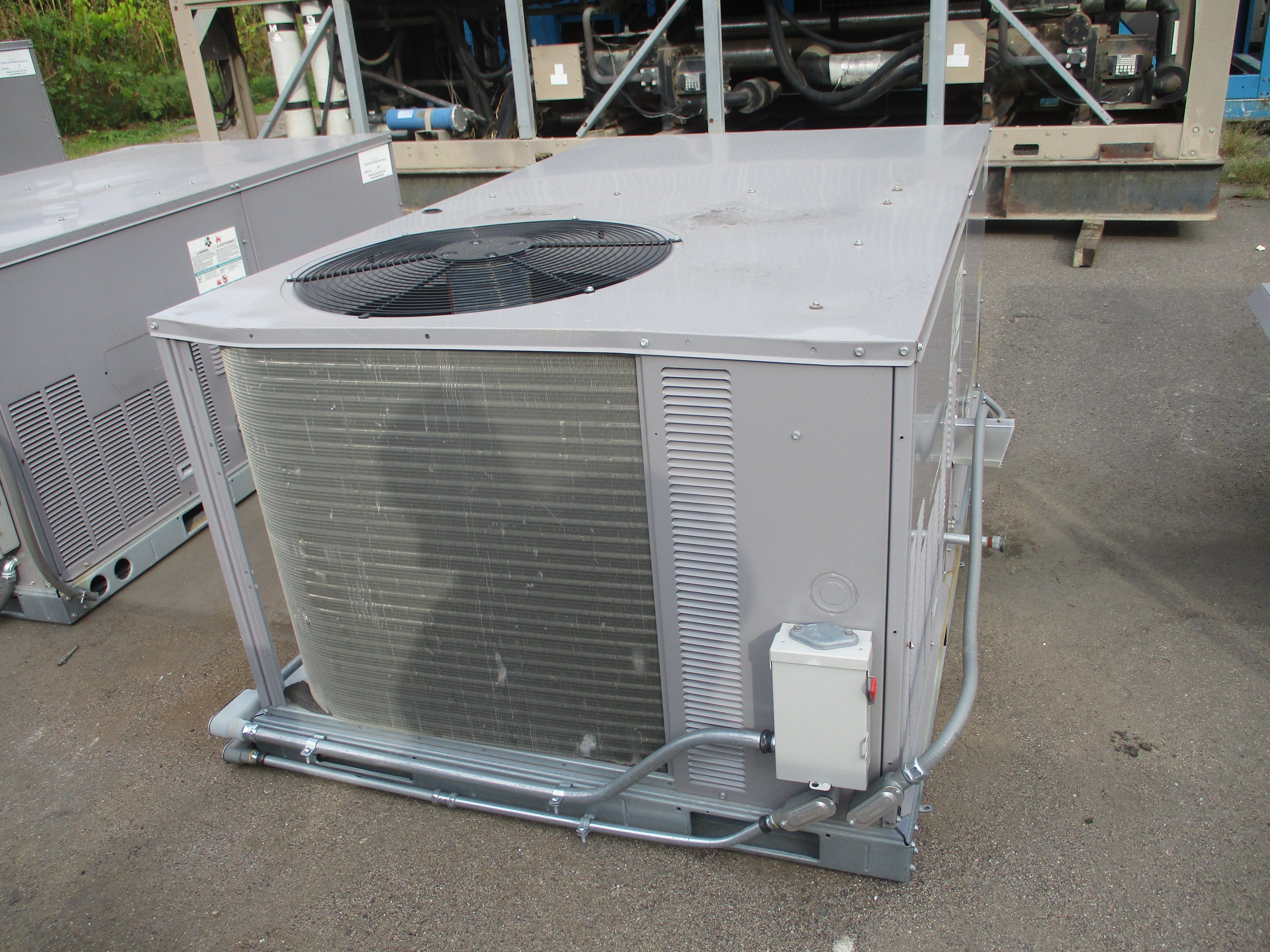 Carrier Rooftop Unit 48GCEN05J3A5A0A0A0 4-Ton 208/230V 3Ph 60Hz Natural Gas Heat