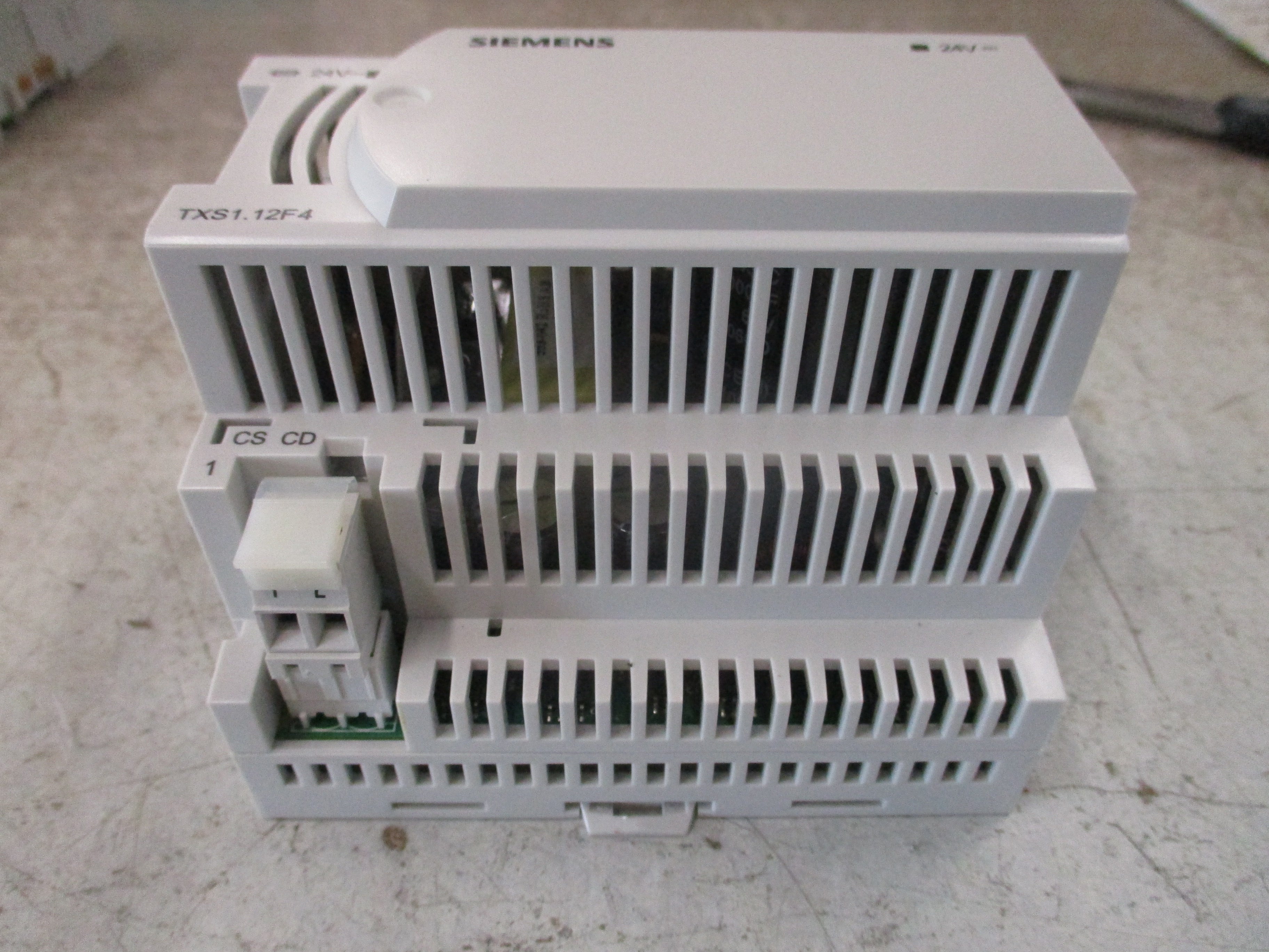 Siemens TX-I/O Power Supply Module TXS1.12F4 Input: 24VAC Output: 24V AC/DC Used