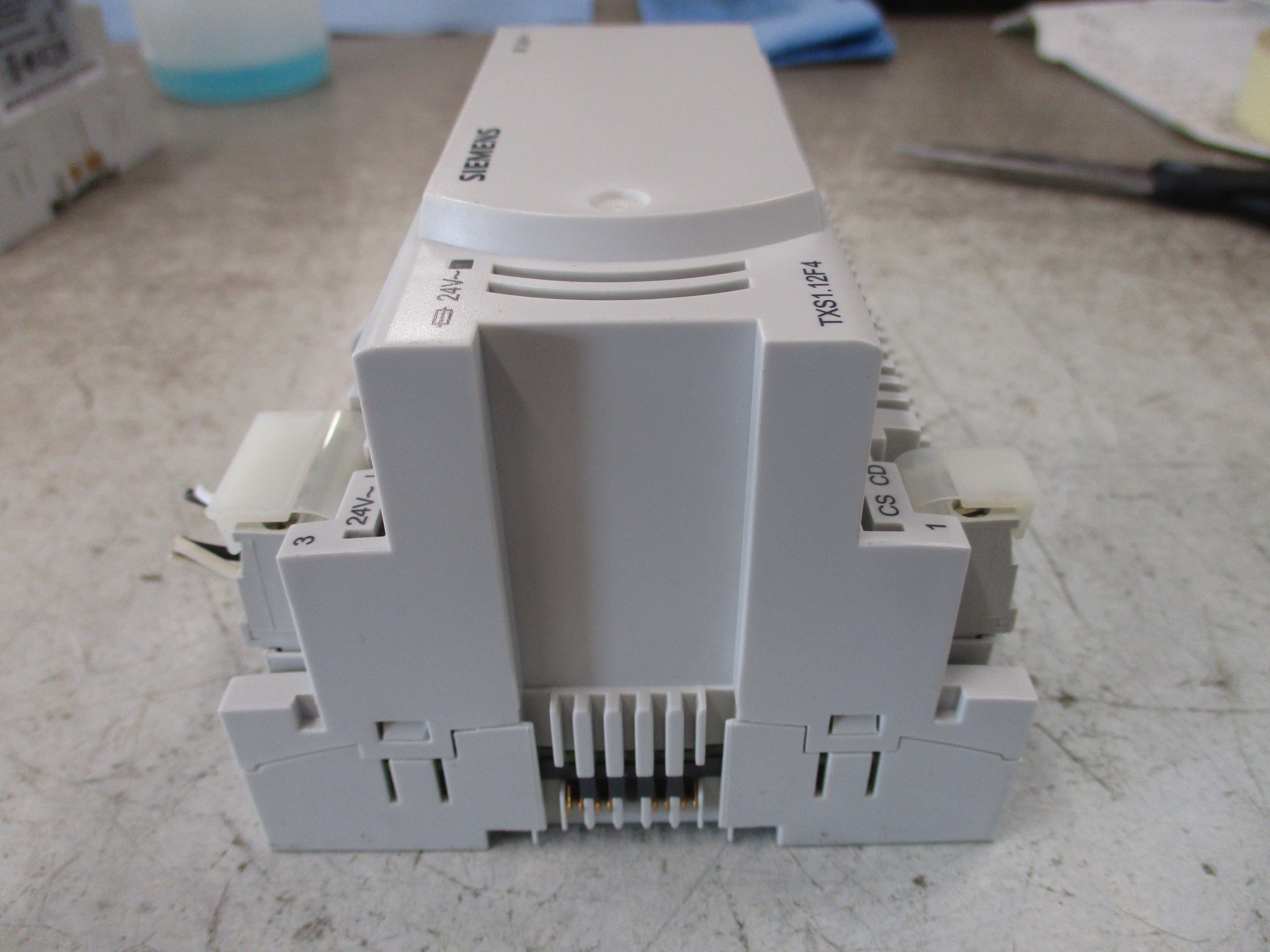 Siemens TX-I/O Power Supply Module TXS1.12F4 Input: 24VAC Output: 24V AC/DC Used