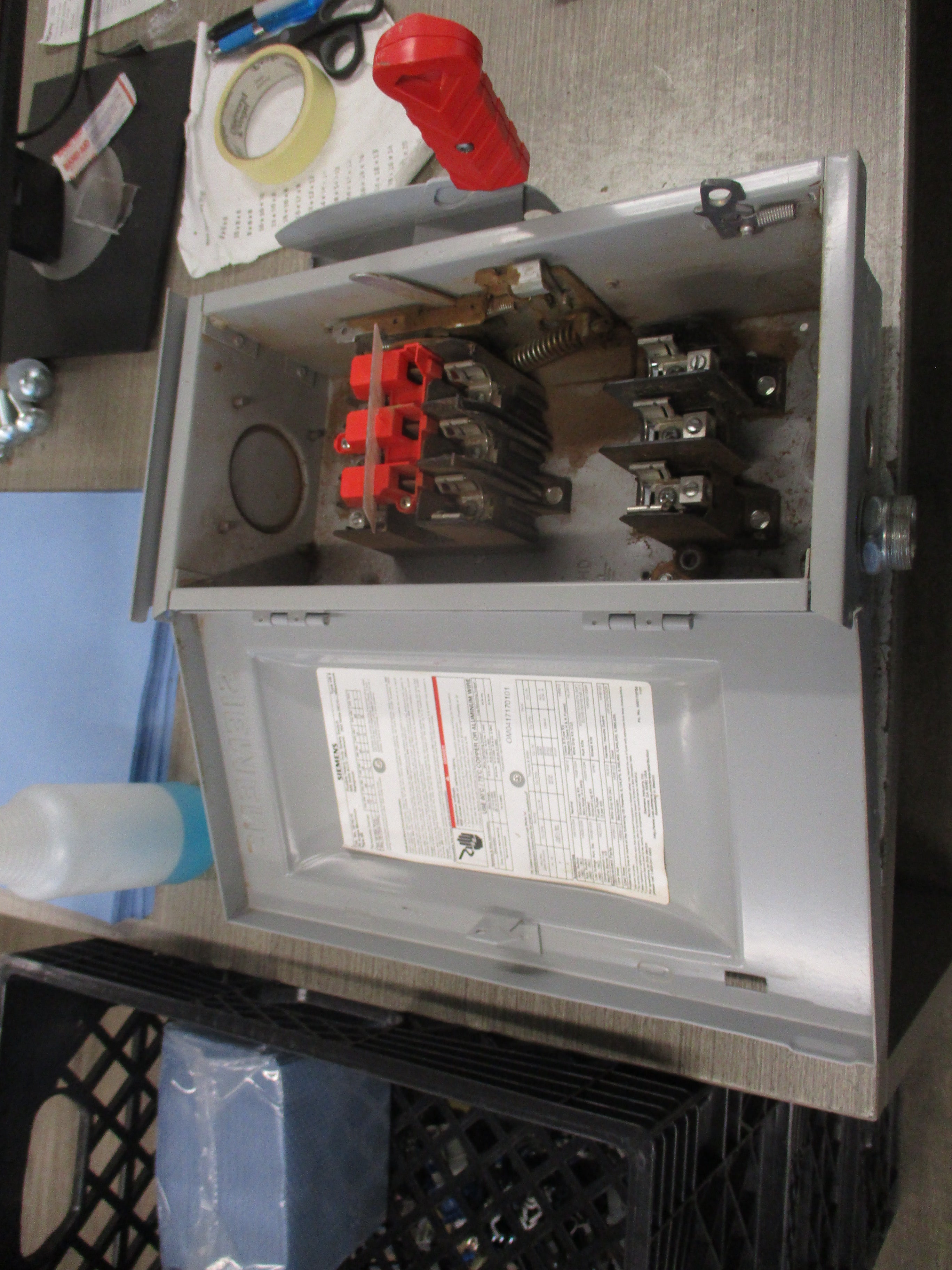 Siemens 3R Fusible Safety Switch/Disconnect HF361R 30A 600V 3P Used