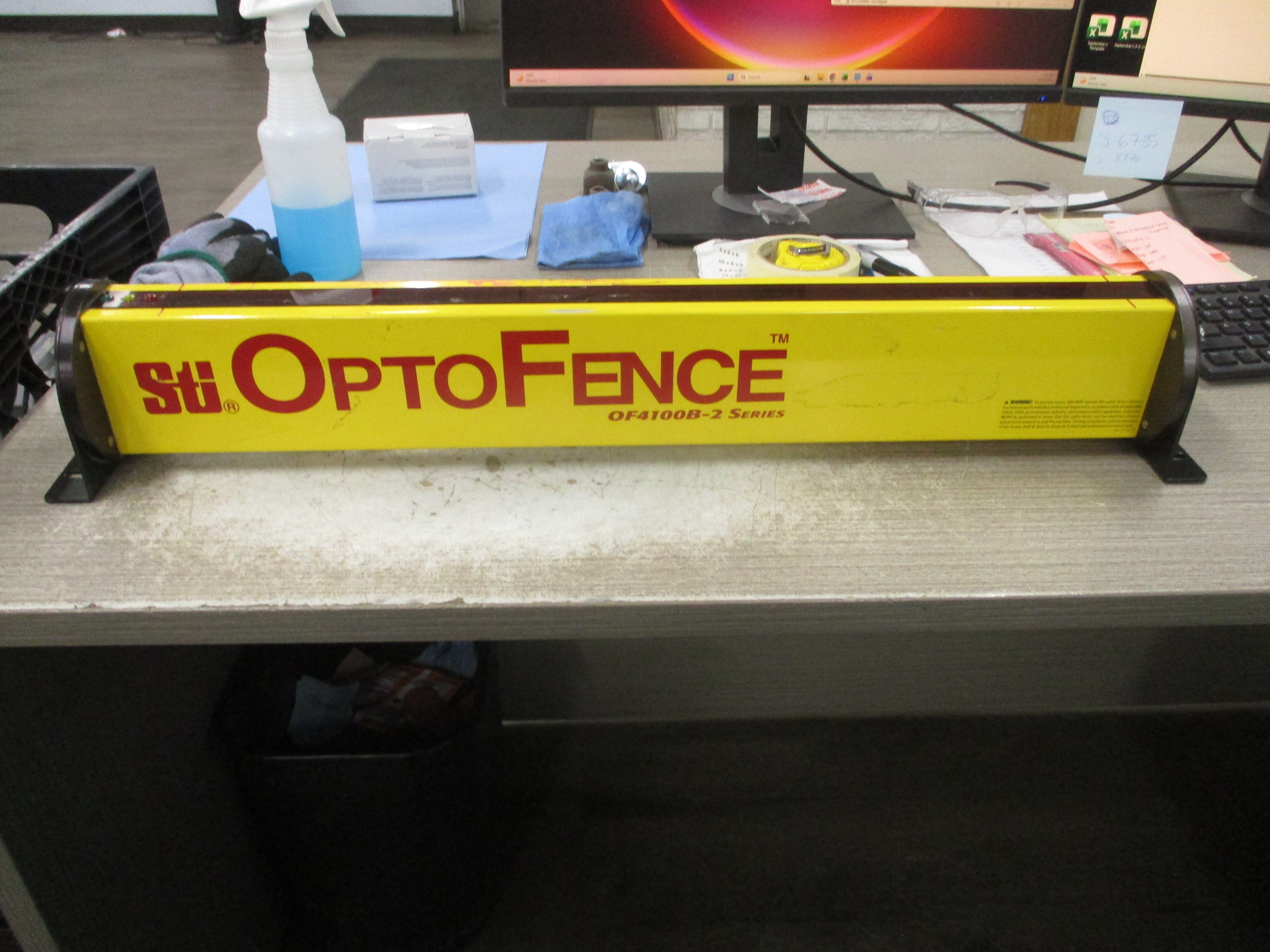 Sti Optofence-B OF4100B-2 Series Transmitter OF4124B-2 Length: 24" Used